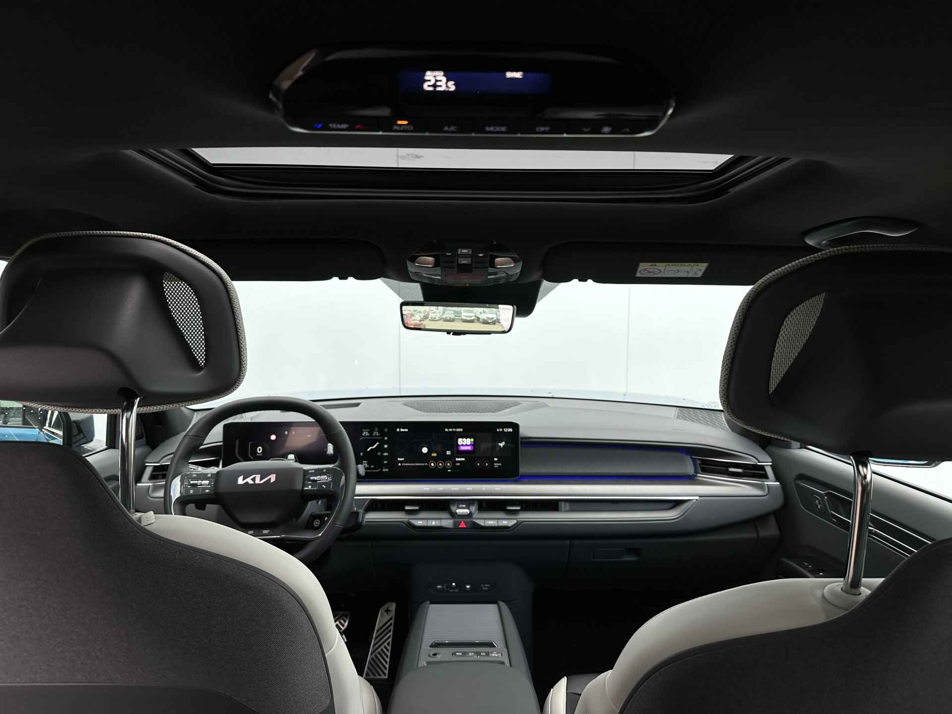 Kia EV9 Launch Edition GT-Line AWD 100 kWh - Uit voorraad leverbaar - Navigatiesysteem 12,3 inch scherm - Batterijverwarming - Digitale Key - Head-up display - Bi-directioneel laden & Slimladen (V2G/V2H) - Fabrieksgarantie Tot 2030 - 38/63