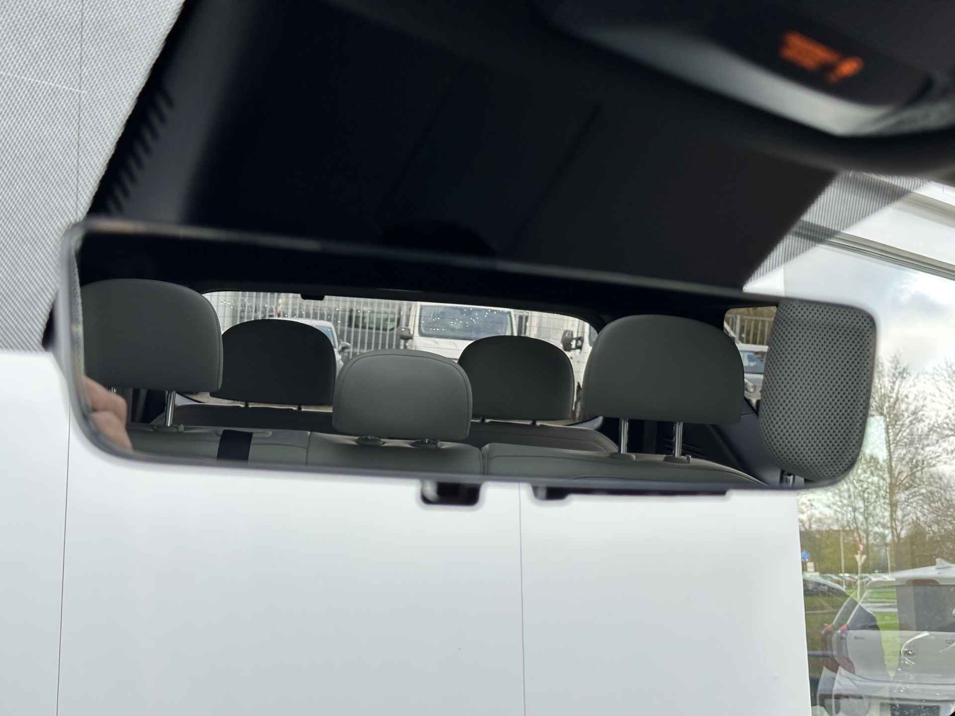 Kia EV9 Launch Edition GT-Line AWD 100 kWh - Uit voorraad leverbaar - Navigatiesysteem 12,3 inch scherm - Batterijverwarming - Digitale Key - Head-up display - Bi-directioneel laden & Slimladen (V2G/V2H) - Fabrieksgarantie Tot 2030 - 45/63