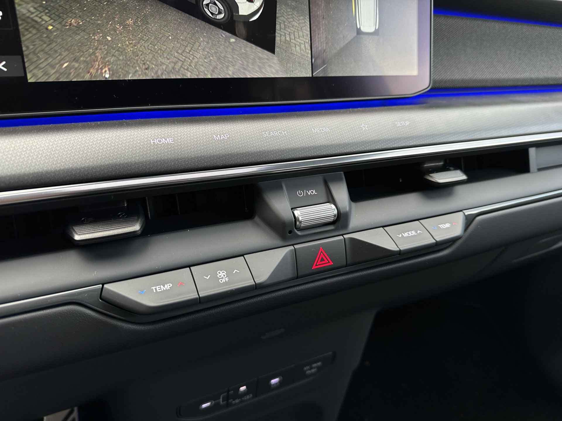 Kia EV9 Launch Edition GT-Line AWD 100 kWh - Uit voorraad leverbaar - Navigatiesysteem 12,3 inch scherm - Batterijverwarming - Digitale Key - Head-up display - Bi-directioneel laden & Slimladen (V2G/V2H) - Fabrieksgarantie Tot 2030 - 51/63