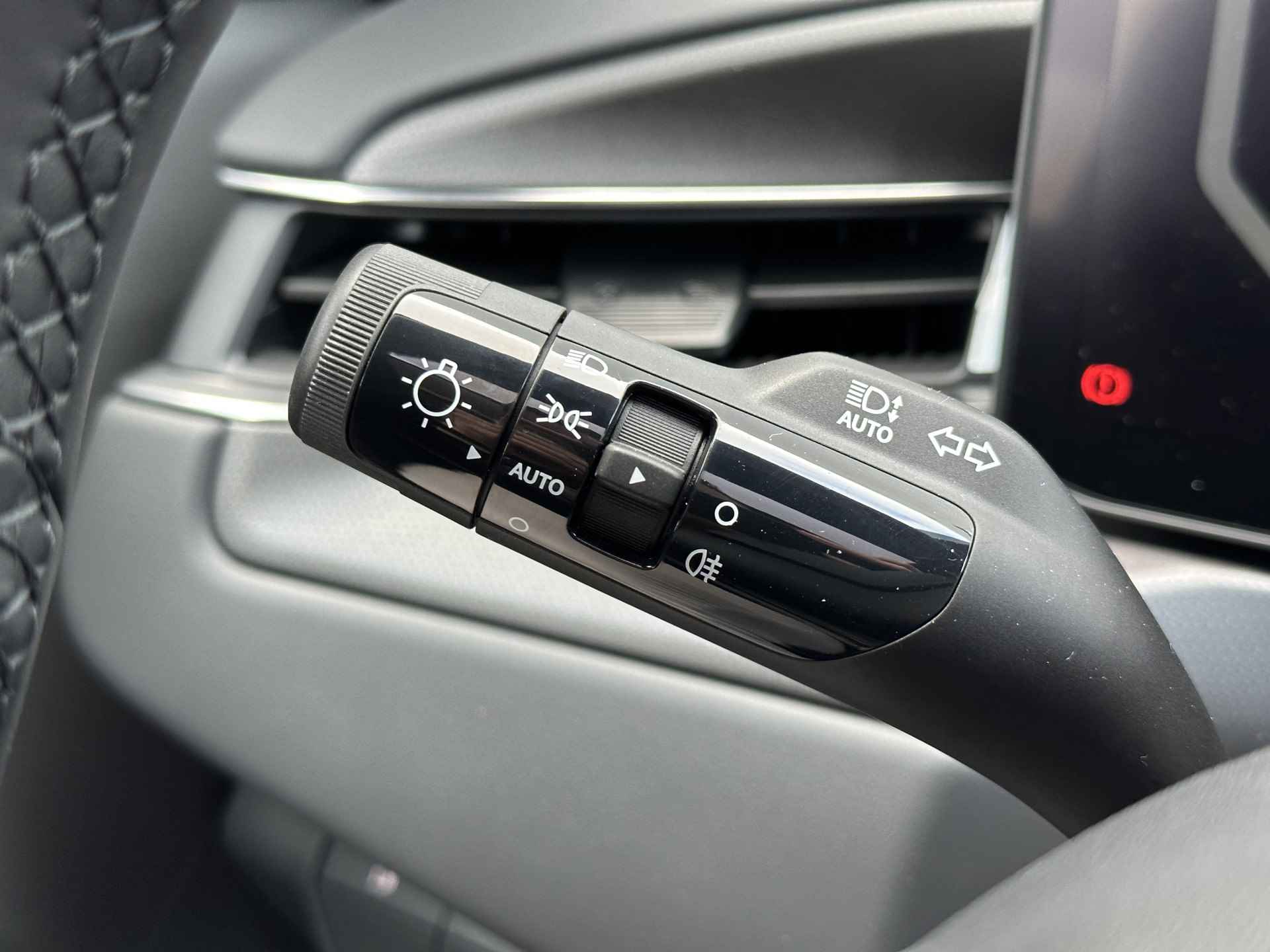 Kia EV9 Launch Edition GT-Line AWD 100 kWh - Uit voorraad leverbaar - Navigatiesysteem 12,3 inch scherm - Batterijverwarming - Digitale Key - Head-up display - Bi-directioneel laden & Slimladen (V2G/V2H) - Fabrieksgarantie Tot 2030 - 52/63