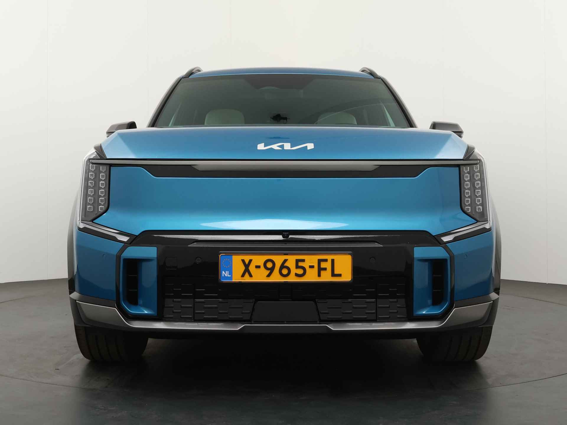 Kia EV9 Launch Edition GT-Line AWD 100 kWh * Rijdende Demo * - Navigatiesysteem 12,3 inch scherm - Batterijverwarming - Digitale Key - Head-up display - Bi-directioneel laden & Slimladen (V2G/V2H) - Fabrieksgarantie Tot 2030 - 12/47