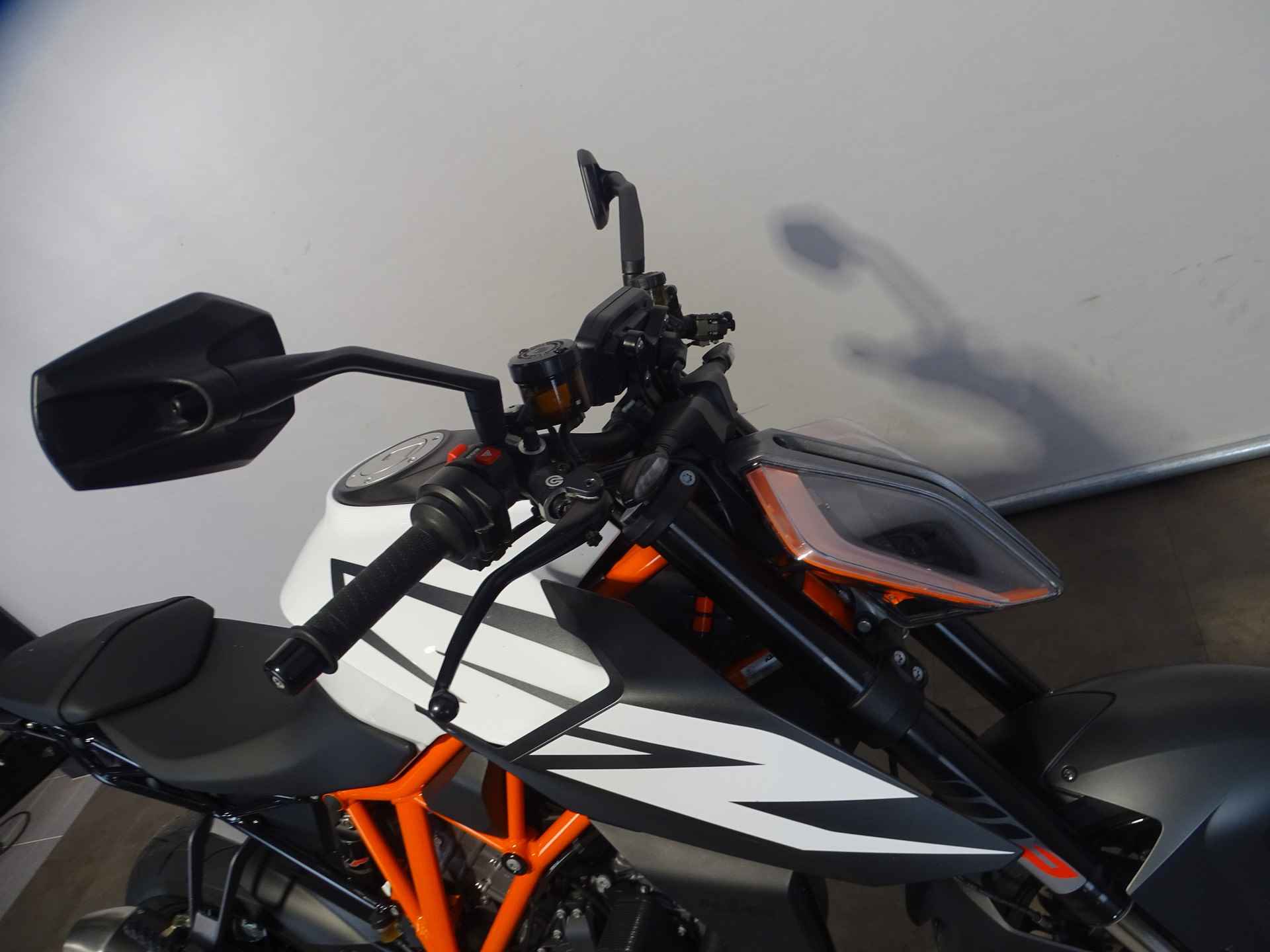 KTM 1290 SUPERDUKE R ABS - 2/9