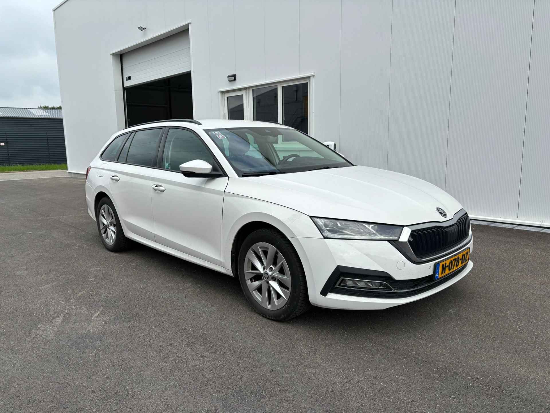 Škoda Octavia Combi 1.5 TSI First Edition | Navi | Parkeerhulp | Optiek zwart - 6/13