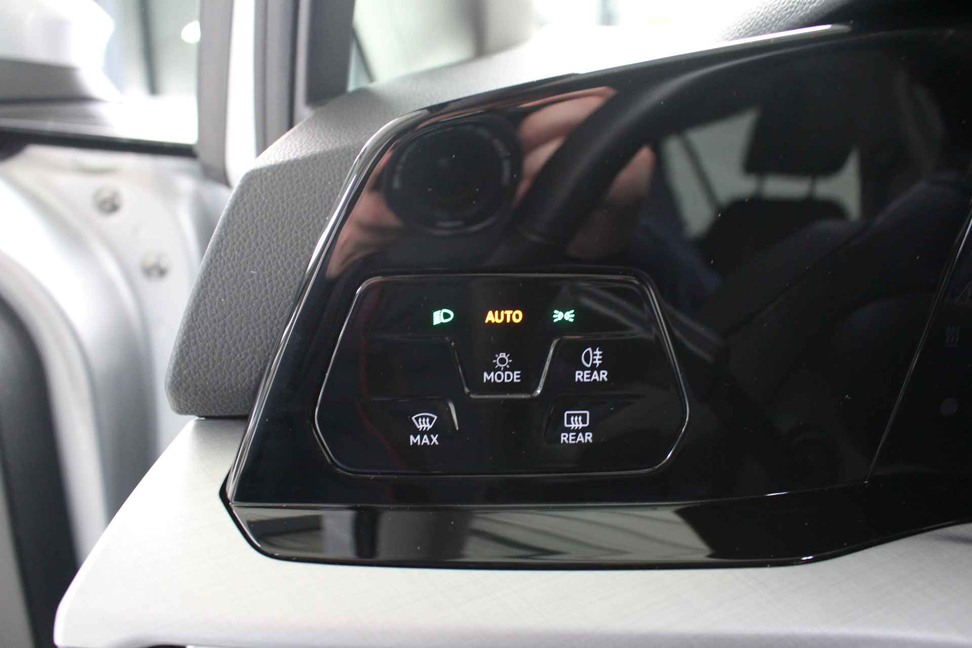 Volkswagen GOLF Variant 1.0 eTSI Life DSG Navigatie | Stuurwielverwarming | PDC | Lichtmetalen velgen | Climate Control . - 12/22