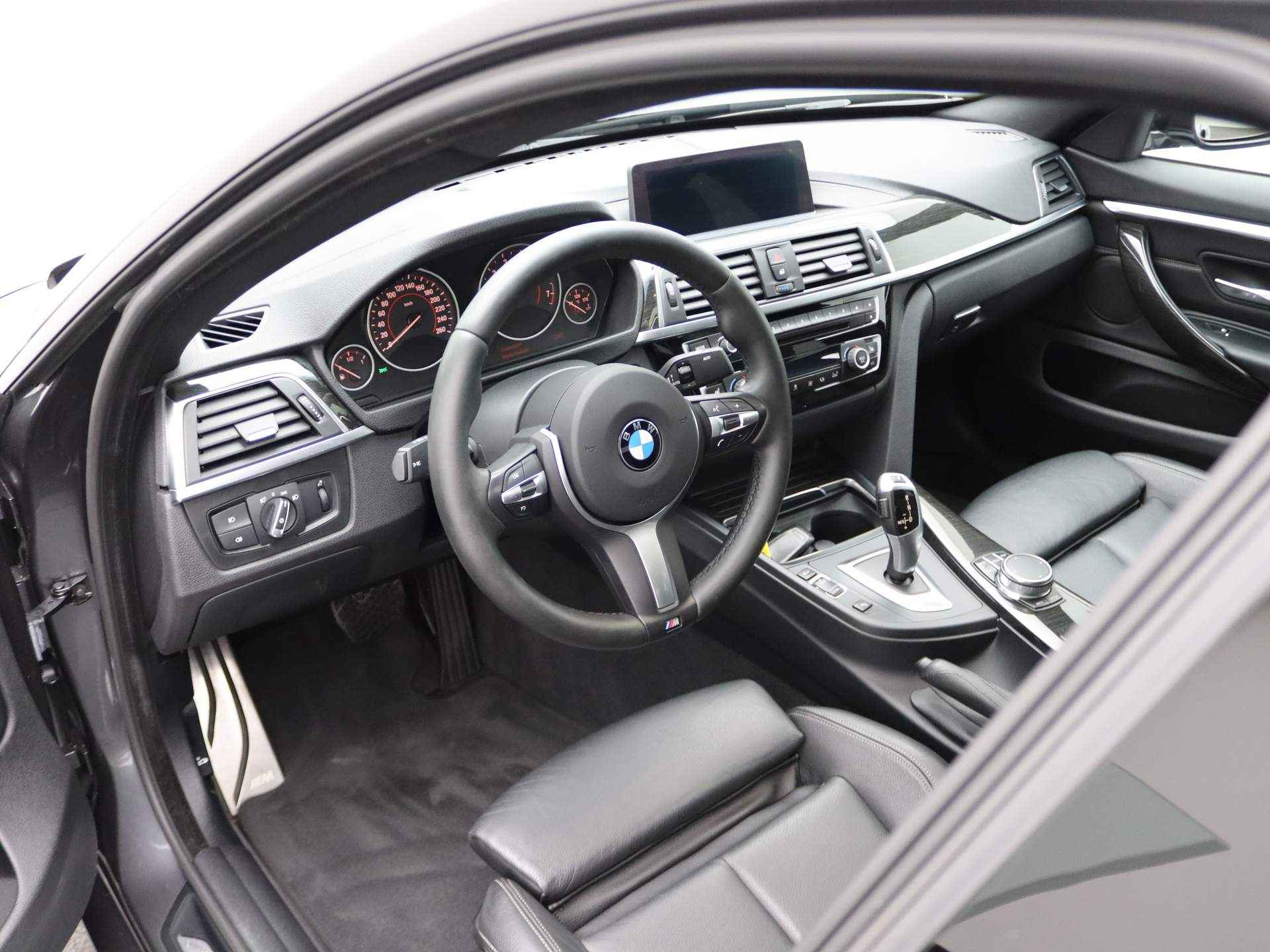 BMW 4 Serie Gran Coupé 418i / High Executive M Sportpakket / Schuifdak / Lederen Sportstoelen / Navigatie Prof. / 19" - 11/32
