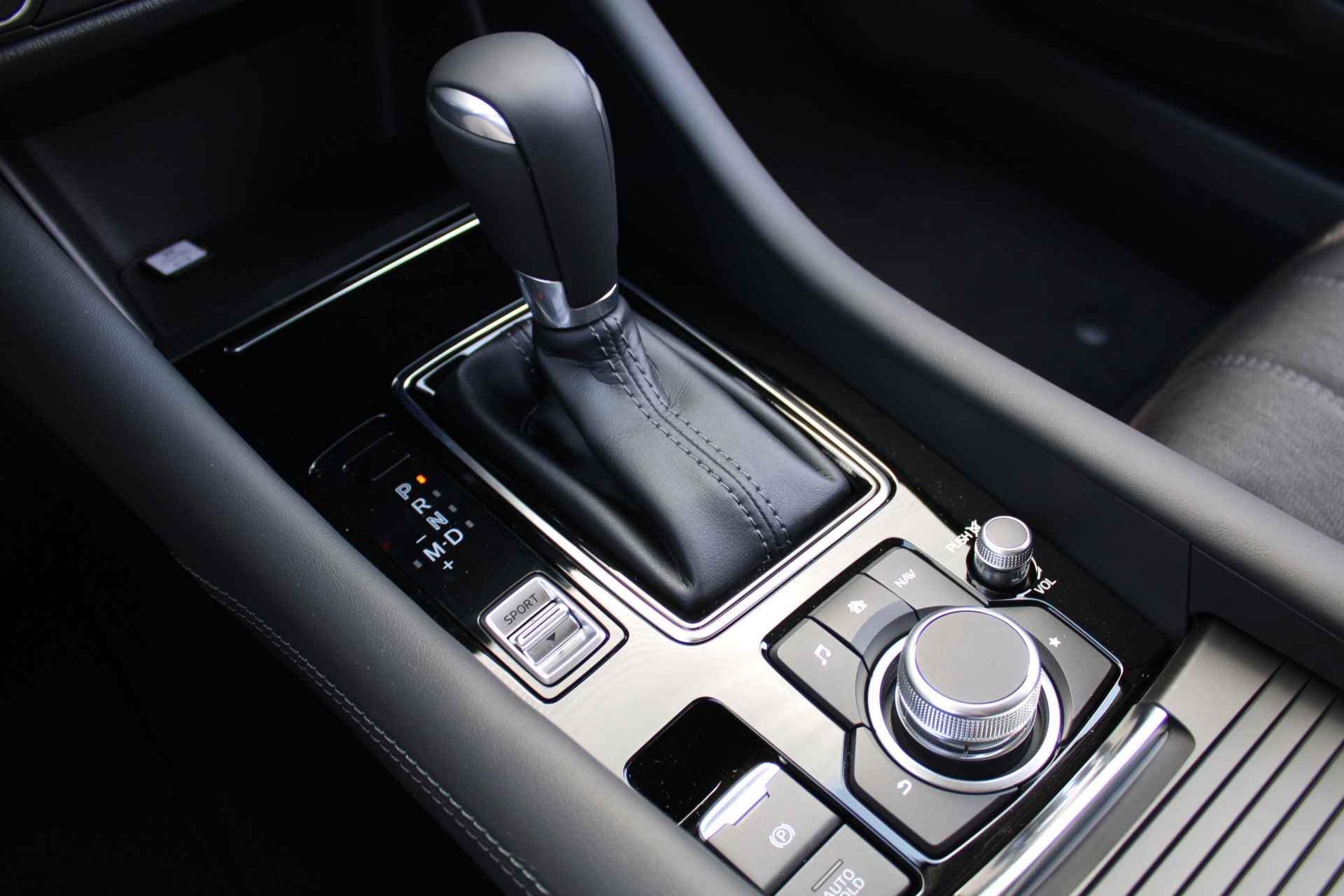 Mazda 6 Sportbreak 2.0 SkyActiv-G 6AT 165PK Centre-Line | BTW Auto | Navi | 17" LM | Airco | Cruise | Head-up display | Automaat | - 23/30