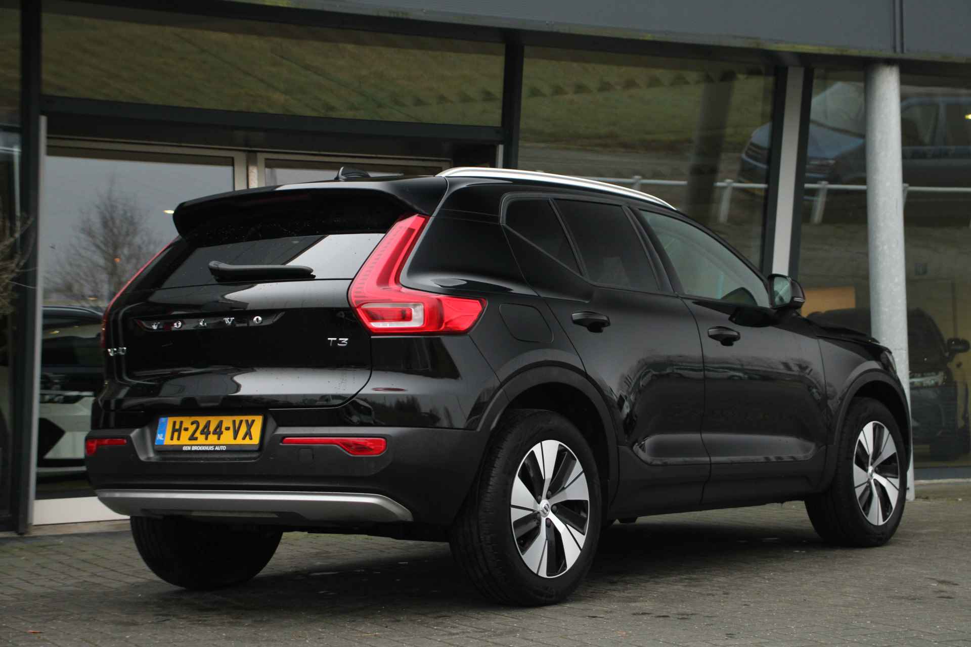 Volvo XC40 T3 Momentum Pro | Cruise Control | Parkeer-assistent | Stoelverwarming | 18-Inch | DAB | Getint Glas - 2/32