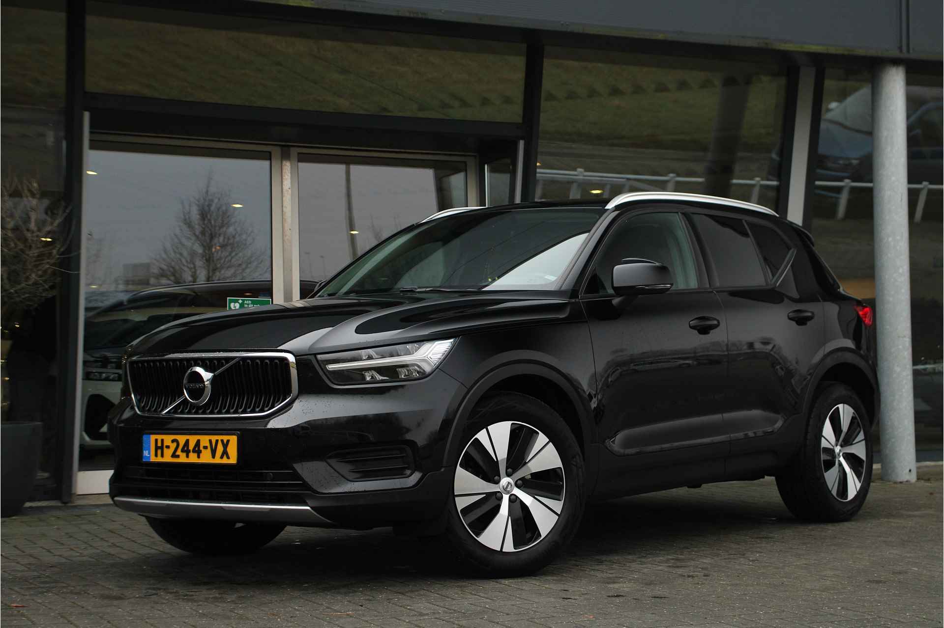 Volvo XC40 T3 Momentum Pro | Cruise Control | Parkeer-assistent | Stoelverwarming | 18-Inch | DAB | Getint Glas - 17/32