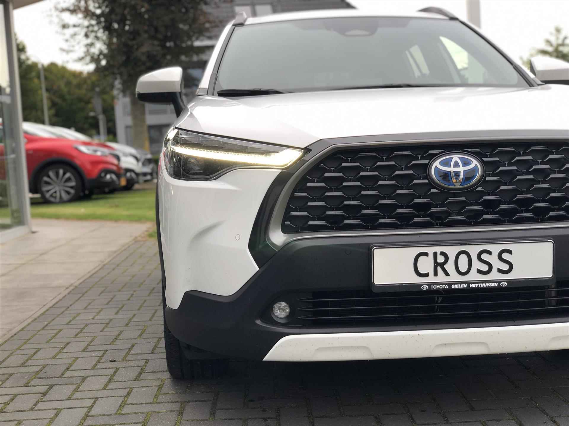 Toyota Corolla Cross 2.0 High Power Hybrid AWD Style | Dodehoekherkenning, Parkeersensoren, Stoel + Stuurverwarming, Keyless, 4X4 - 13/34