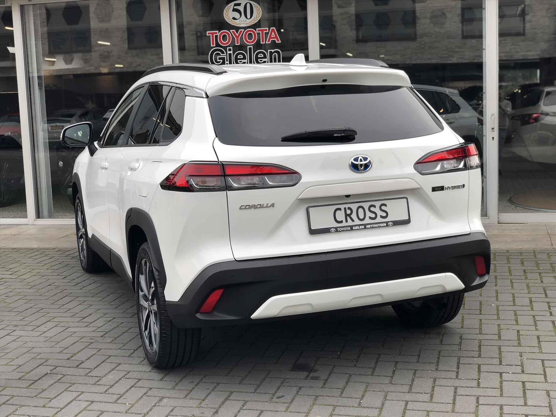 Toyota Corolla Cross 2.0 High Power Hybrid AWD Style | Dodehoekherkenning, Parkeersensoren, Stoel + Stuurverwarming, Keyless, 4X4 - 15/34