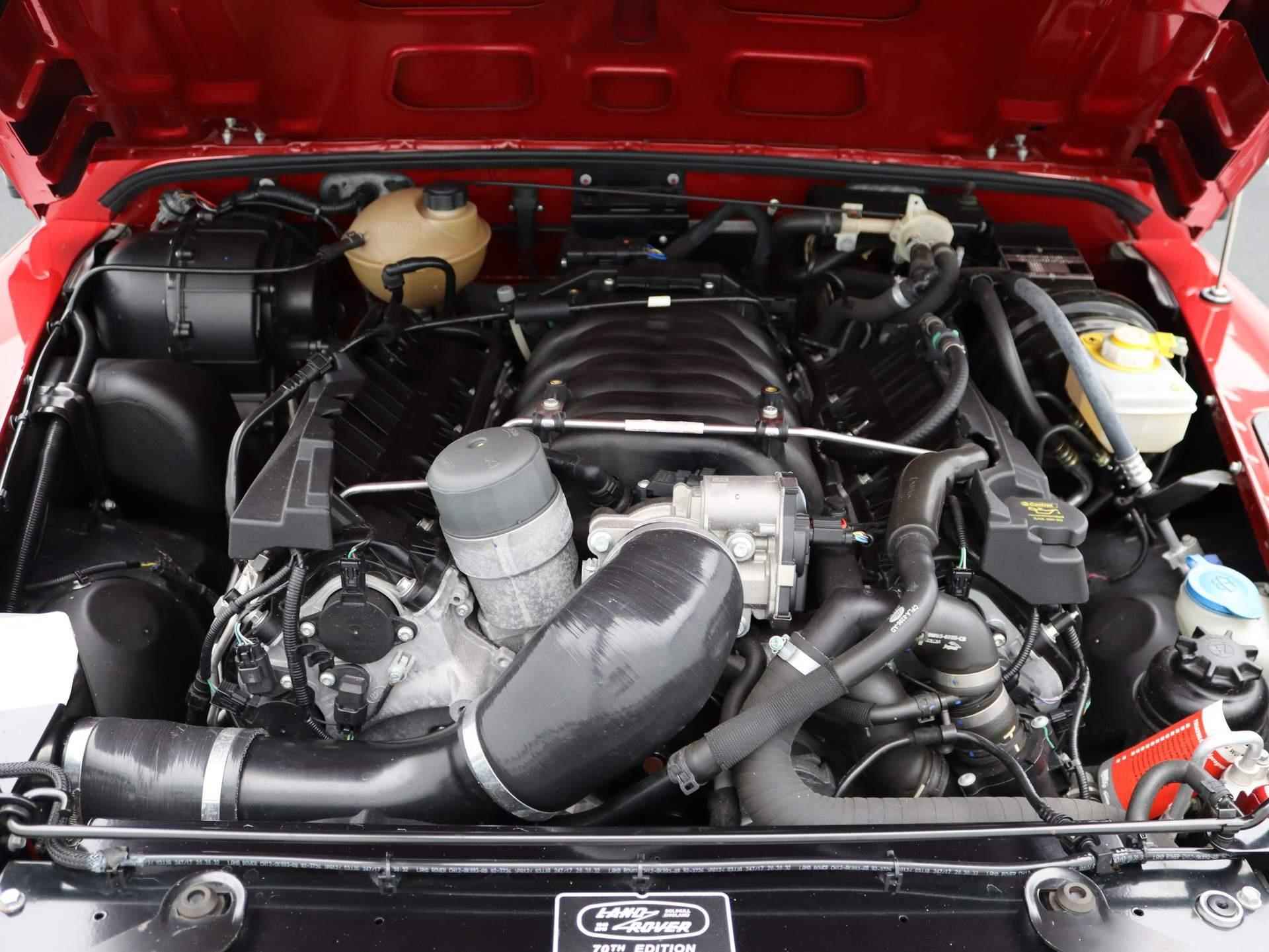 Land Rover Defender Works V8 70th Jubileum | 7-zits | 5.0 litre engine | Land Rover Classic original Rebuild | 302 kw/395 Pk - 37/55
