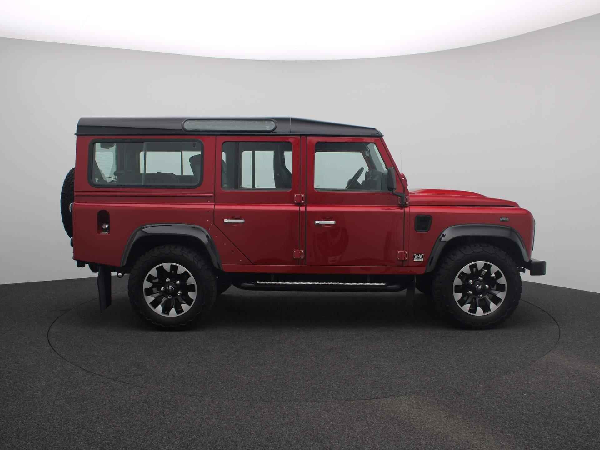 Land Rover Defender Works V8 70th Jubileum Uniek ! | 7-zits | Land Rover Classic original Rebuild | 302 kw/395 Pk - 8/55