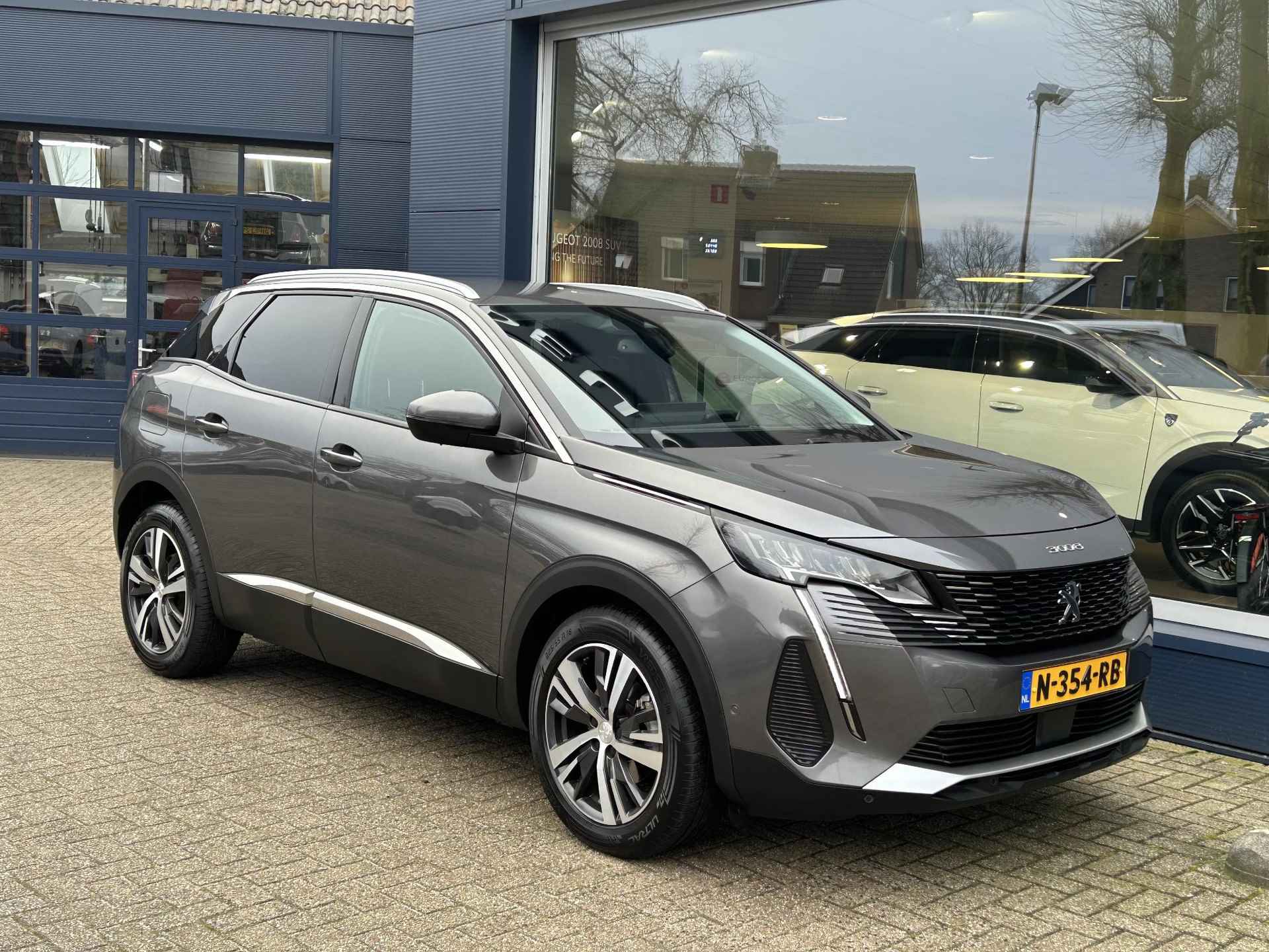 Peugeot 3008 Allure Pack 1.2 Turbo 130 PK | Zeer Complete Uitvoering | Automaat | Electrische Achterklep | Dodehoek detectie | Navigatie | Keyless entry | Stoelverwarming | LED | Parkeercamera | Climate Control. - 2/48