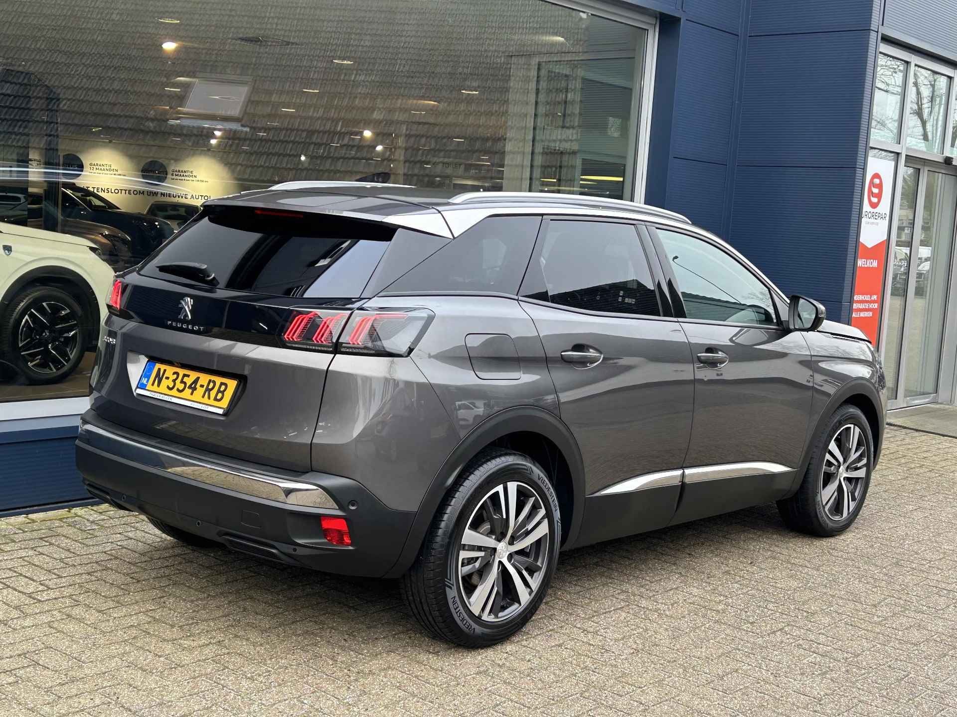 Peugeot 3008 Allure Pack 1.2 Turbo 130 PK | Zeer Complete Uitvoering | Automaat | Electrische Achterklep | Dodehoek detectie | Navigatie | Keyless entry | Stoelverwarming | LED | Parkeercamera | Climate Control. - 3/48