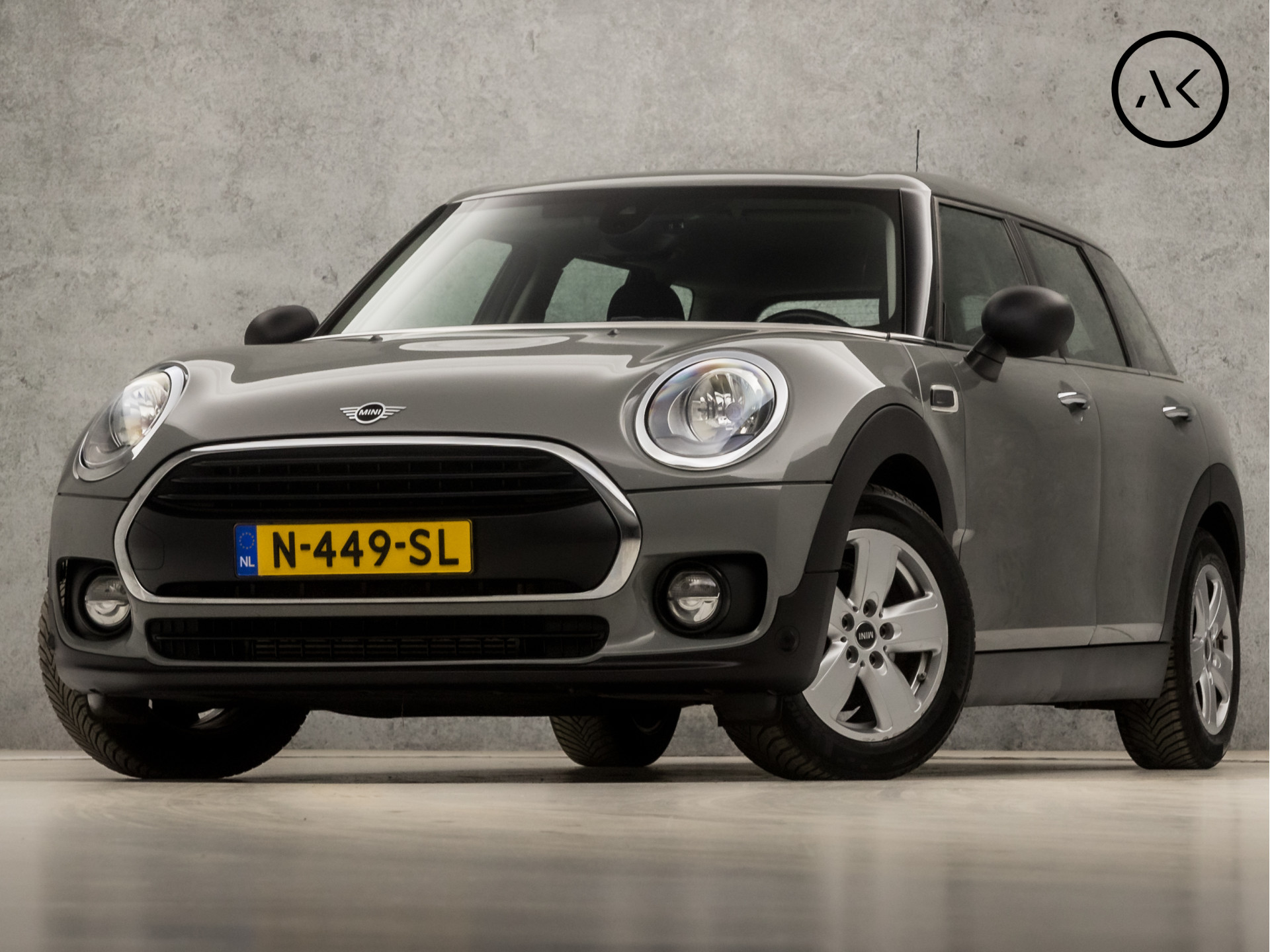 MINI Clubman 1.5 Luxury Automaat (SCHERM, BLUETOOTH, CRUISE, SPORTSTOELEN, PARKEERSENSOREN, NIEUWSTAAT)