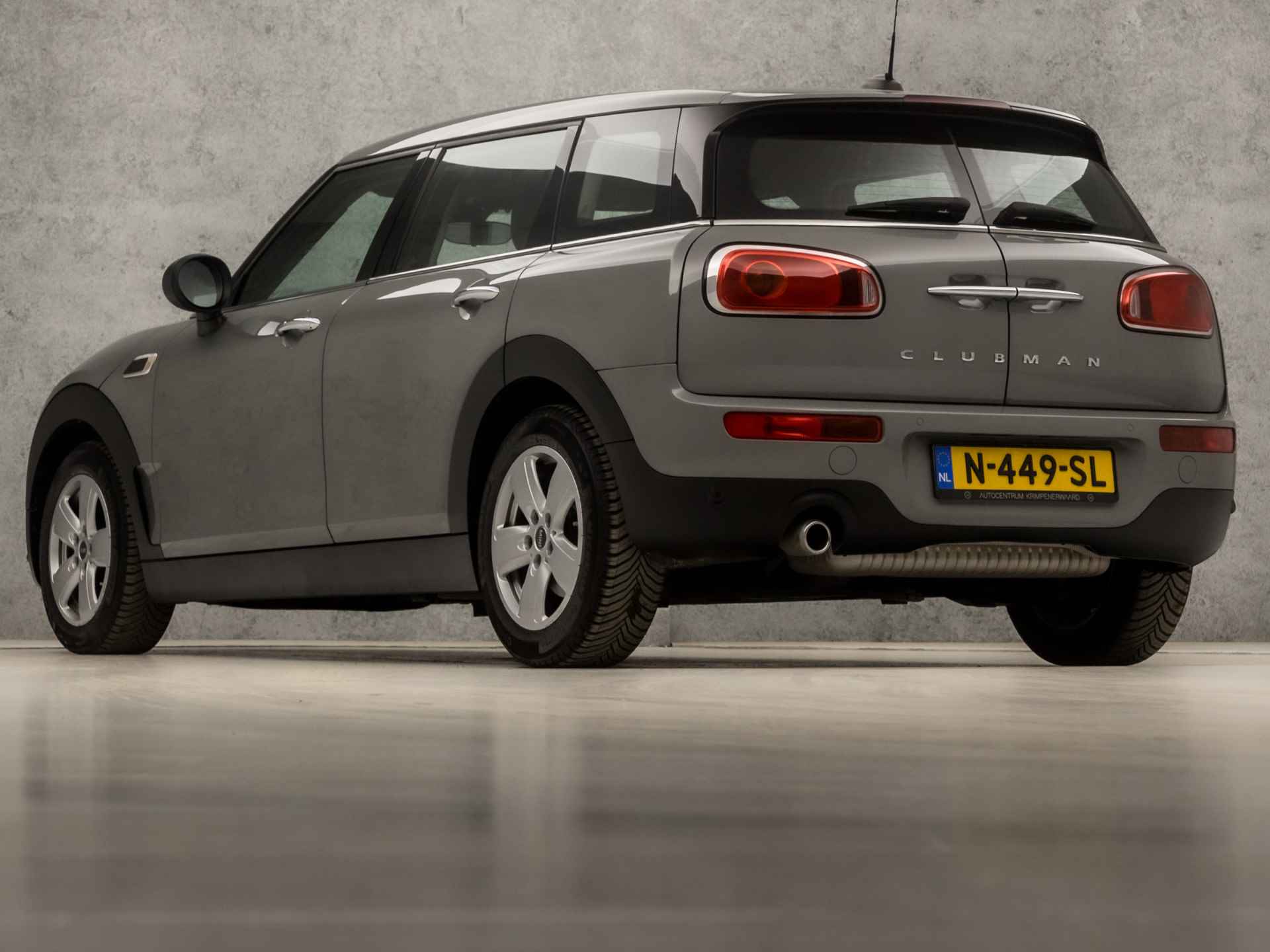 MINI Clubman 1.5 Luxury Automaat (SCHERM, BLUETOOTH, CRUISE, SPORTSTOELEN, PARKEERSENSOREN, NIEUWSTAAT) - 3/32