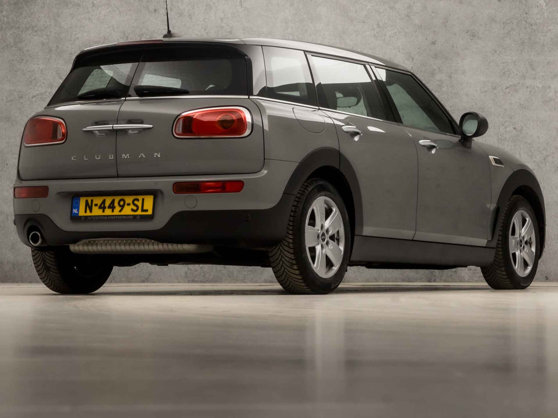 MINI Clubman 1.5 Luxury Automaat (SCHERM, BLUETOOTH, CRUISE, SPORTSTOELEN, PARKEERSENSOREN, NIEUWSTAAT) - 5/32