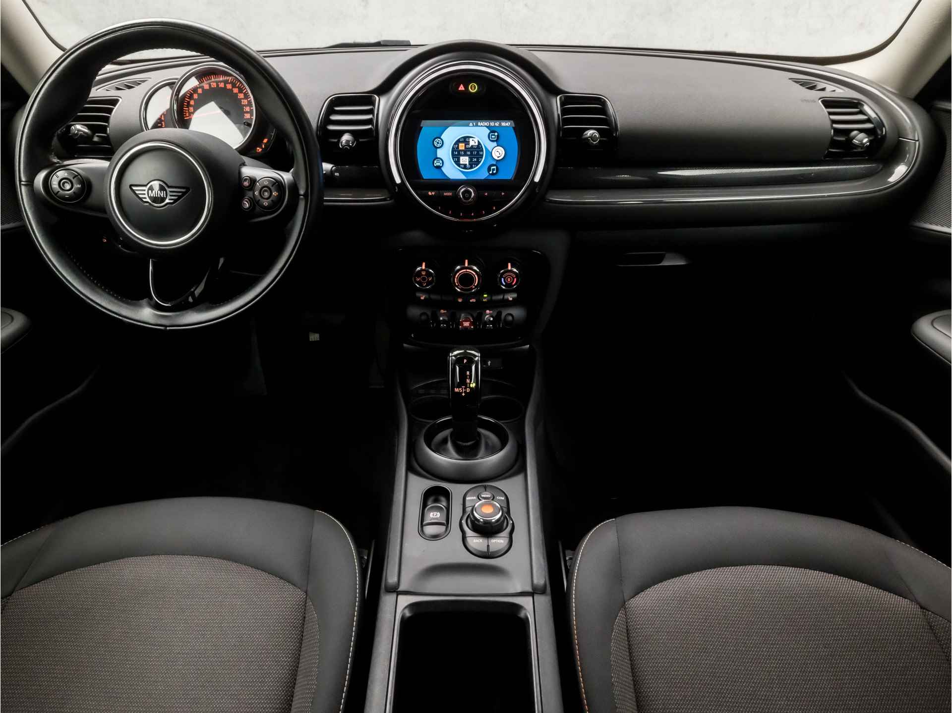 MINI Clubman 1.5 Luxury Automaat (SCHERM, BLUETOOTH, CRUISE, SPORTSTOELEN, PARKEERSENSOREN, NIEUWSTAAT) - 7/32