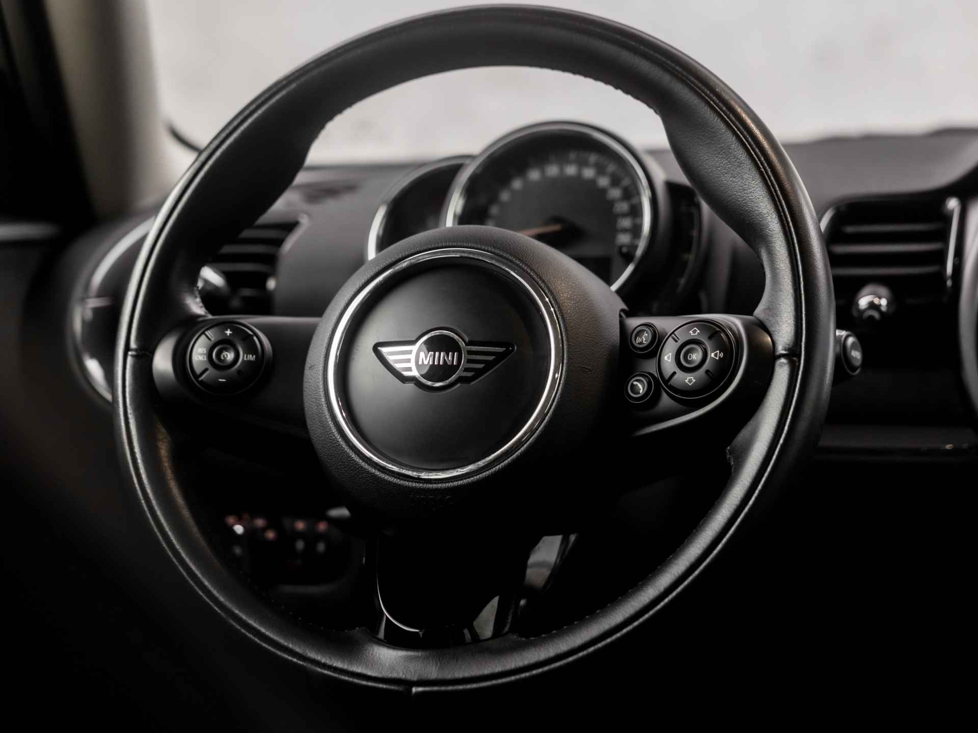 MINI Clubman 1.5 Sport Automaat (SCHERM, BLUETOOTH, CRUISE CONTROL, SPORTSTOELEN, PARKEERSENSOREN, NIEUWE APK, NIEUWSTAAT) - 15/30