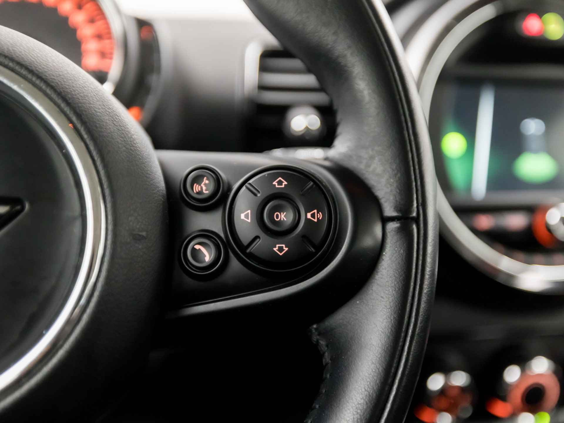 MINI Clubman 1.5 Sport Automaat (SCHERM, BLUETOOTH, CRUISE CONTROL, SPORTSTOELEN, PARKEERSENSOREN, NIEUWE APK, NIEUWSTAAT) - 17/30