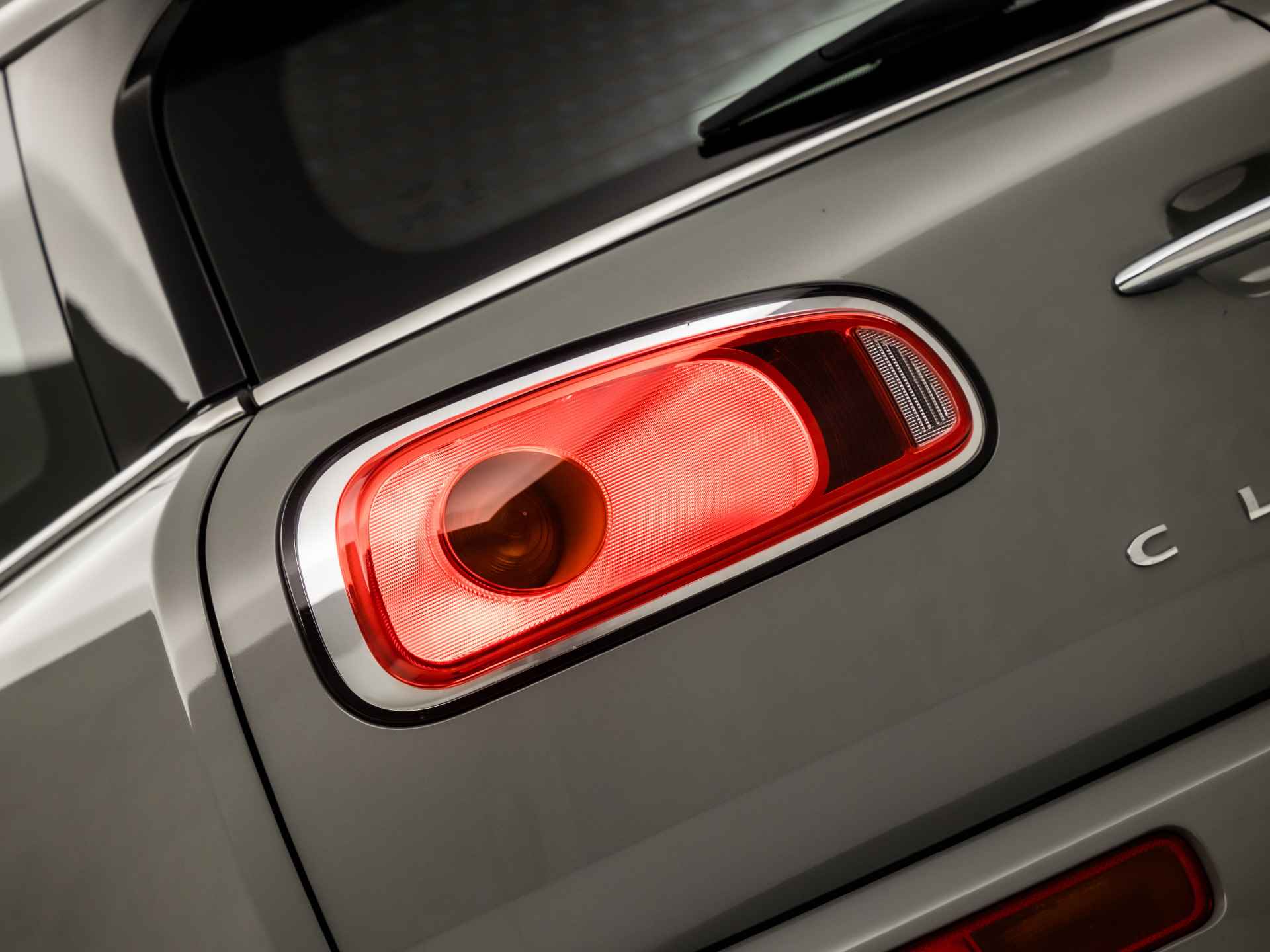 MINI Clubman 1.5 Sport Automaat (SCHERM, BLUETOOTH, CRUISE CONTROL, SPORTSTOELEN, PARKEERSENSOREN, NIEUWE APK, NIEUWSTAAT) - 24/30