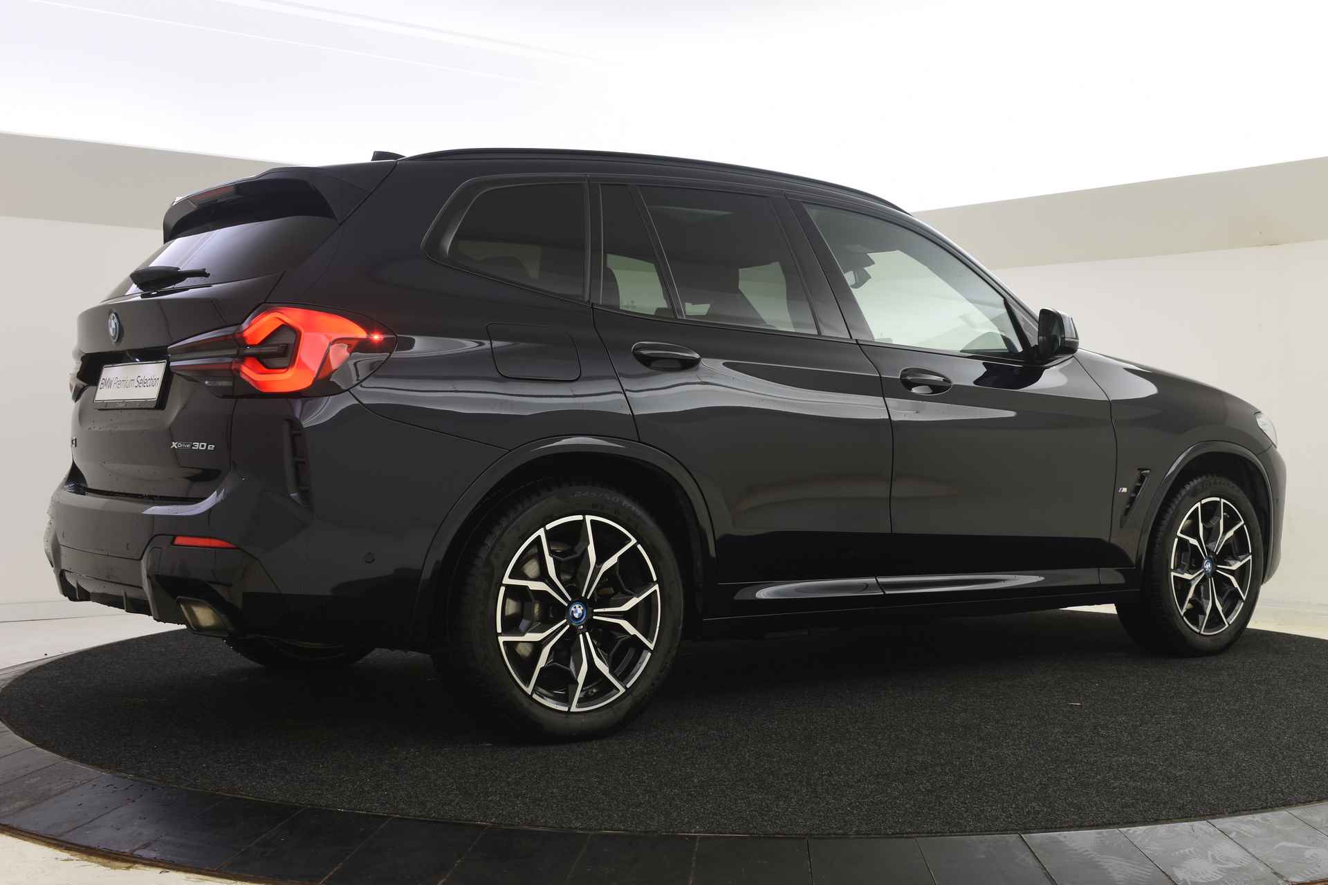 BMW X3 xDrive30e High Executive M Sport Automaat / Panoramadak / Sportstoelen / Stoelverwarming / LED / Parking Assistant / Active Cruise Control / Live Cockpit Professional - 14/37