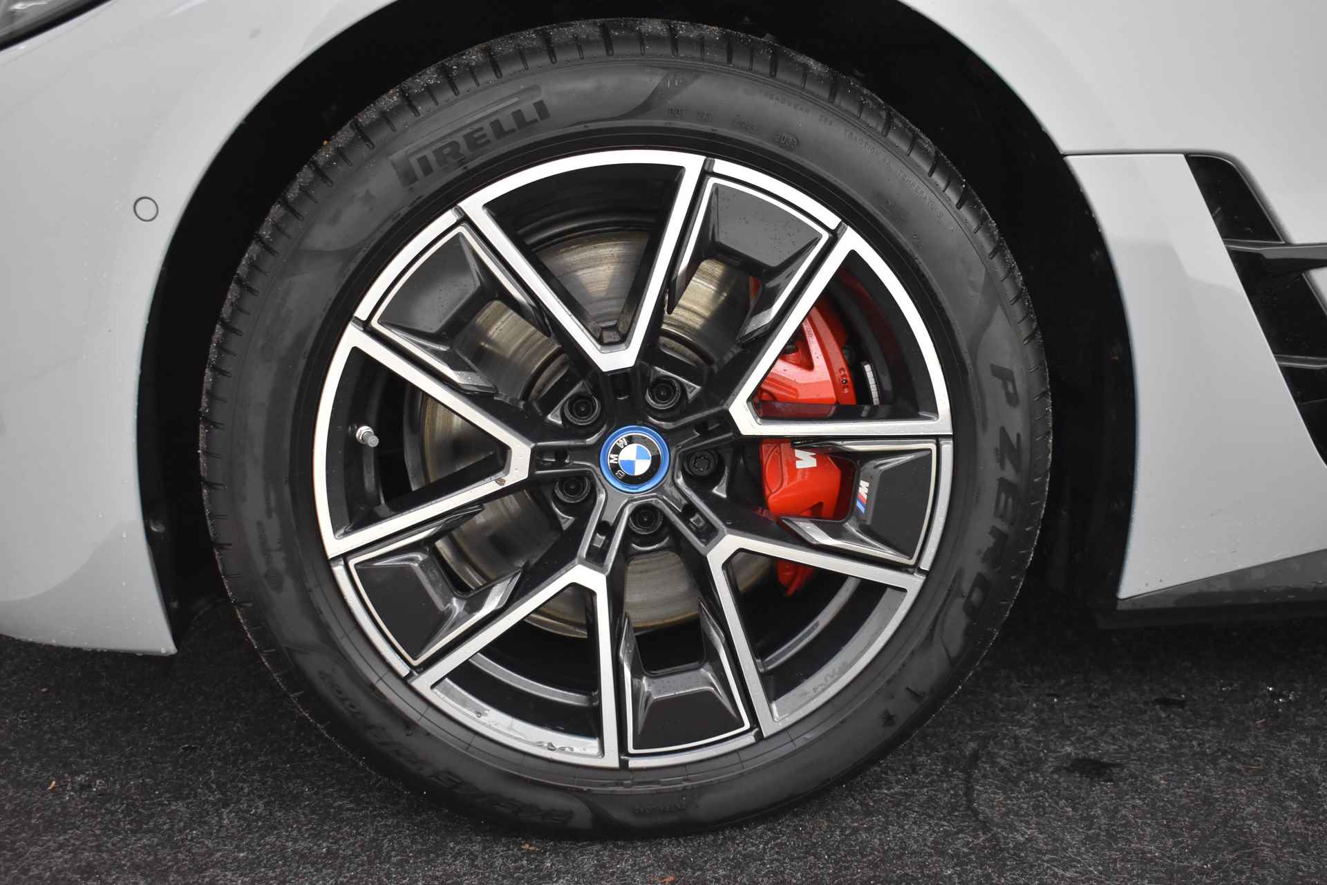 BMW i4 eDrive40 High Executive M Sport / Schuif-kanteldak / Trekhaak / M Sportstoelen / Parking Assistant / Live Cockpit Professional / Stoelverwarming - 6/34