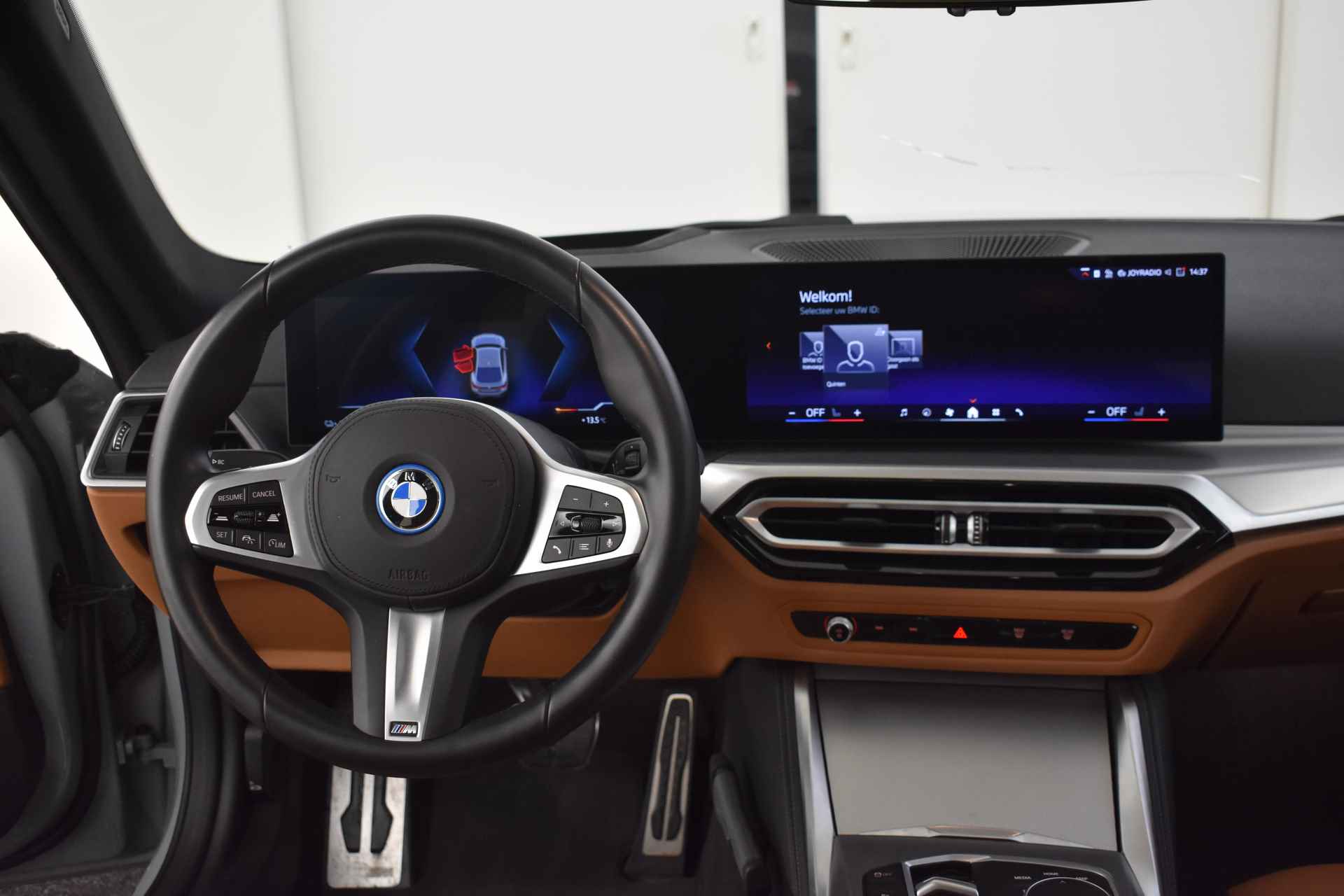 BMW i4 eDrive40 High Executive M Sport / Schuif-kanteldak / Trekhaak / M Sportstoelen / Parking Assistant / Live Cockpit Professional / Stoelverwarming - 15/34