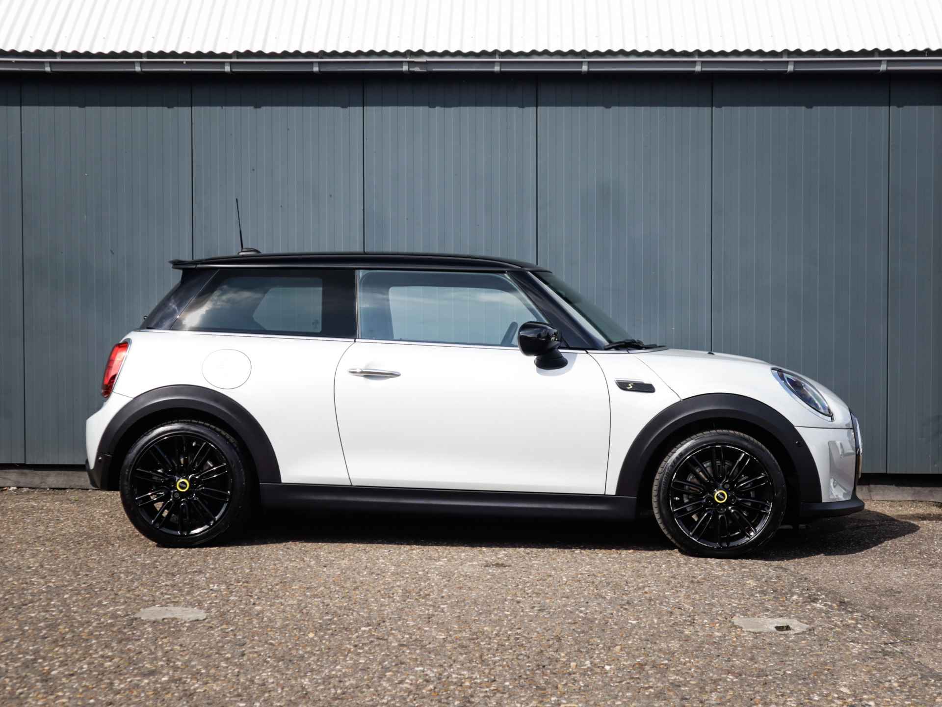 MINI Mini Electric Cooper S 33 kWh (184 PK) (Subsidie Mogelijk) 1e-Eig, Mini-Dealer-Onderh, 12-Mnd-BOVAG, NL-Auto, Leer, Alarm-Klasse-3, Navigatie/Apple-Carplay/Android-Auto, Adaptive-Cruisecontrol, Keyless-Entry, DAB, Achteruitrijcamera, Stoelverwarming, Parkeersensoren-V+A, Privacy-Glas - 5/41