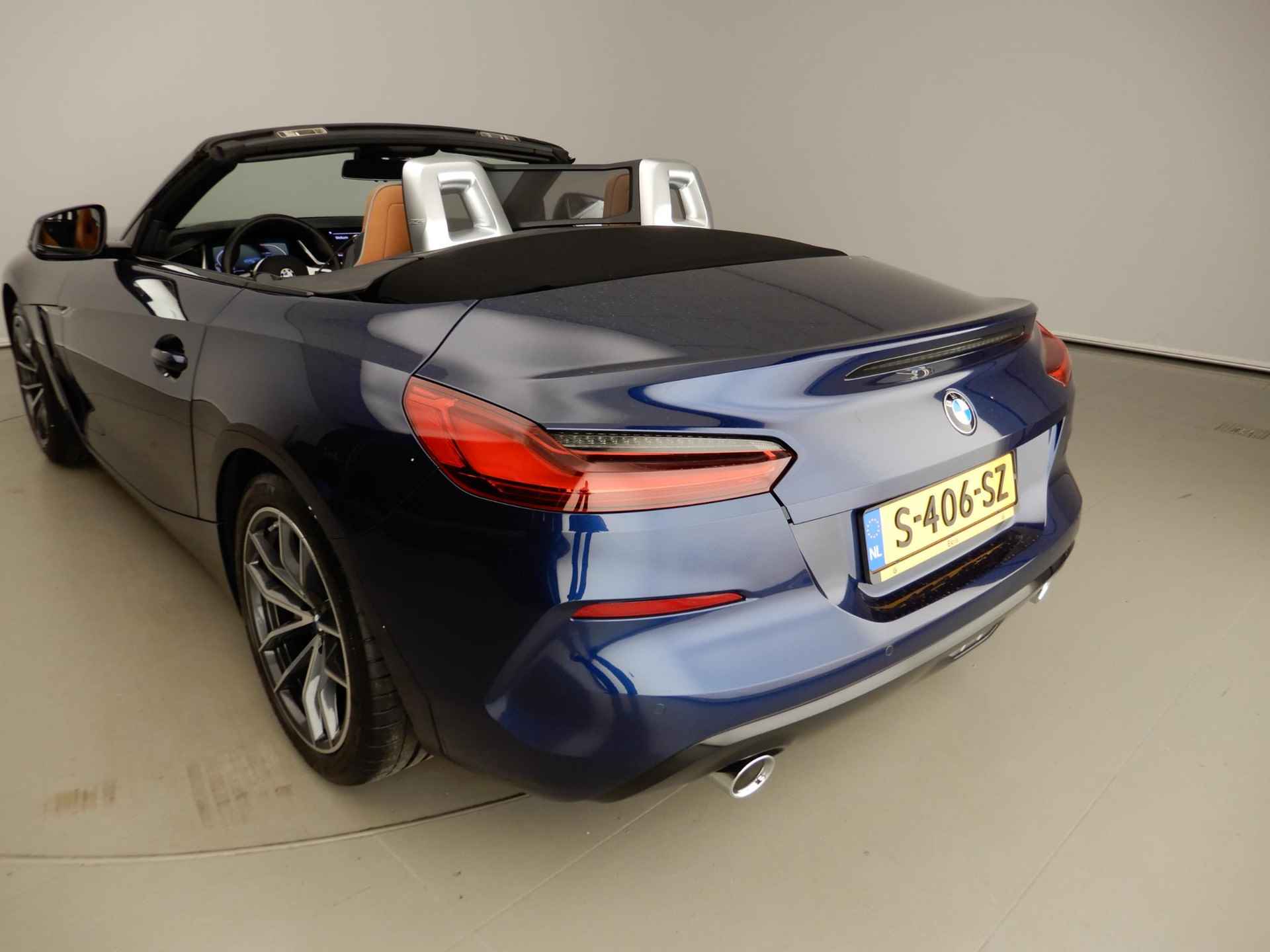 BMW Z4 Roadster sDrive20i | Handbak !! | LED | Leder | Navigatie | Sportstoelen | Chrome line | DAB | Harman-kardon sound | Alu 18 inch - 34/36