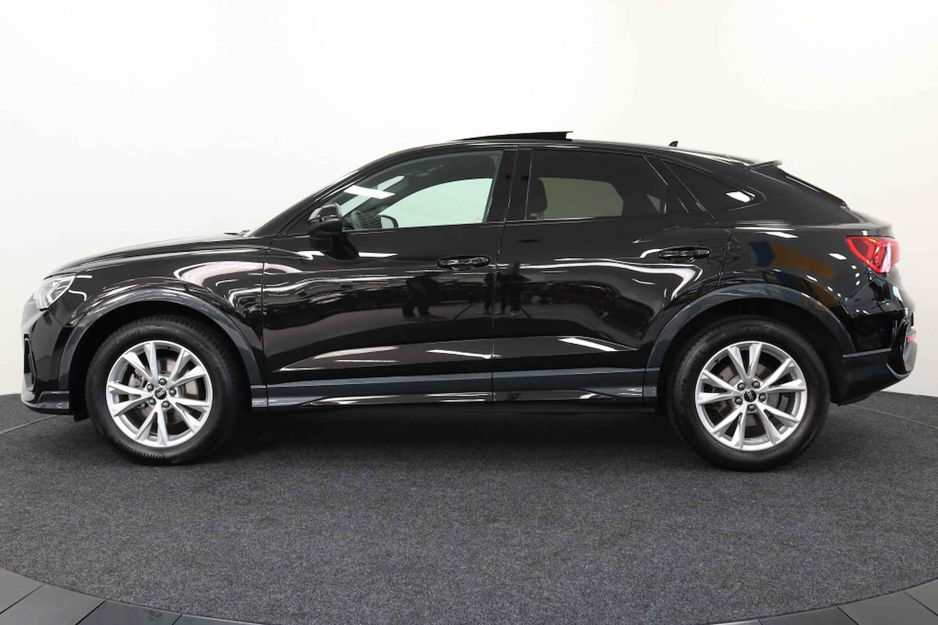 Audi Q3 Sportback 35 TFSI S-Edition (S-Line) - 7/41