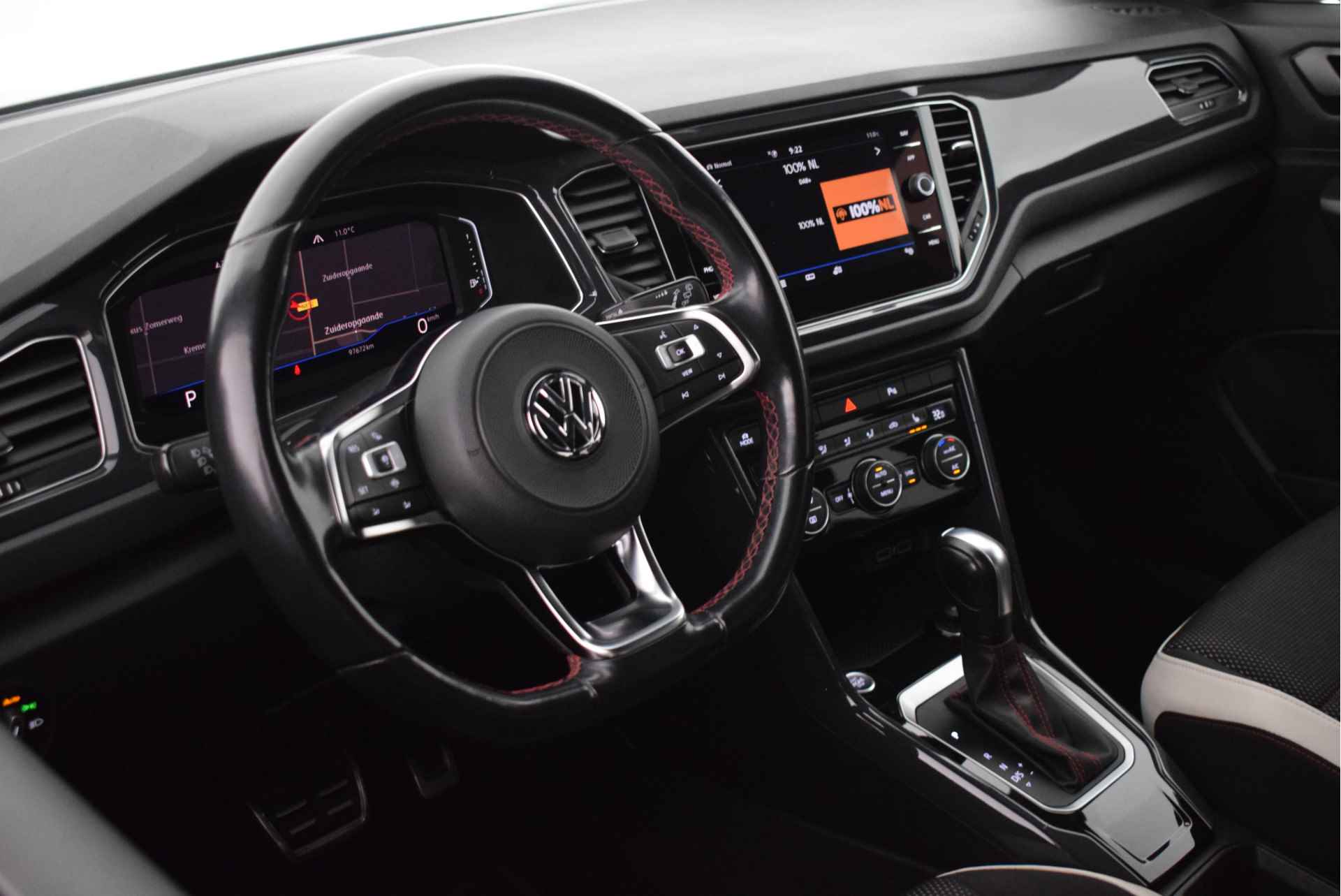 Volkswagen T-Roc 1.5 TSI 150pk DSG R-Line Sport Trekhaak Keyless Stoelverwarming Virtual Cockpit Navigatie - 3/49