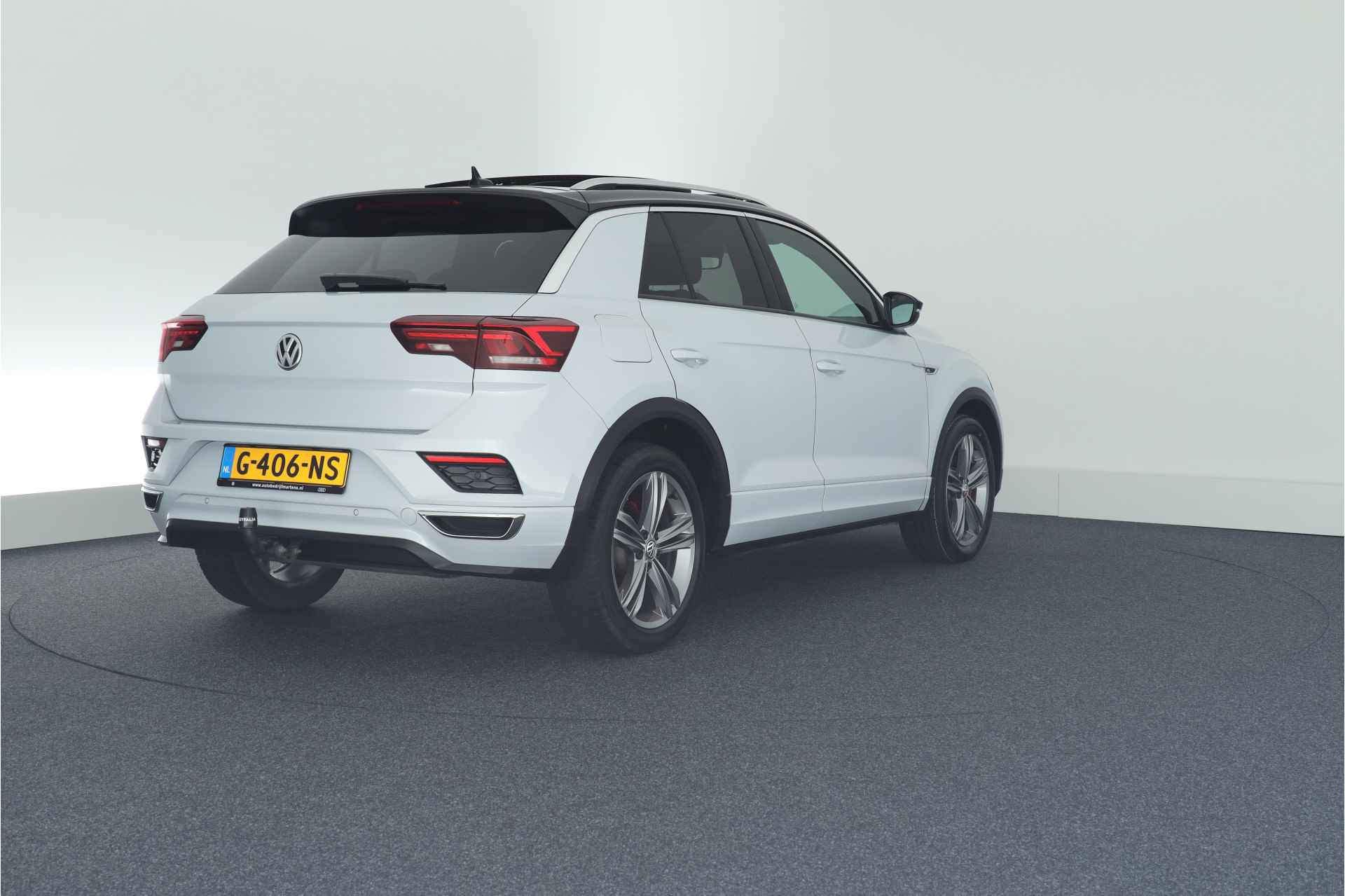 Volkswagen T-Roc 1.5 TSI 150pk DSG R-Line Sport Trekhaak Keyless Stoelverwarming Virtual Cockpit Navigatie - 9/49