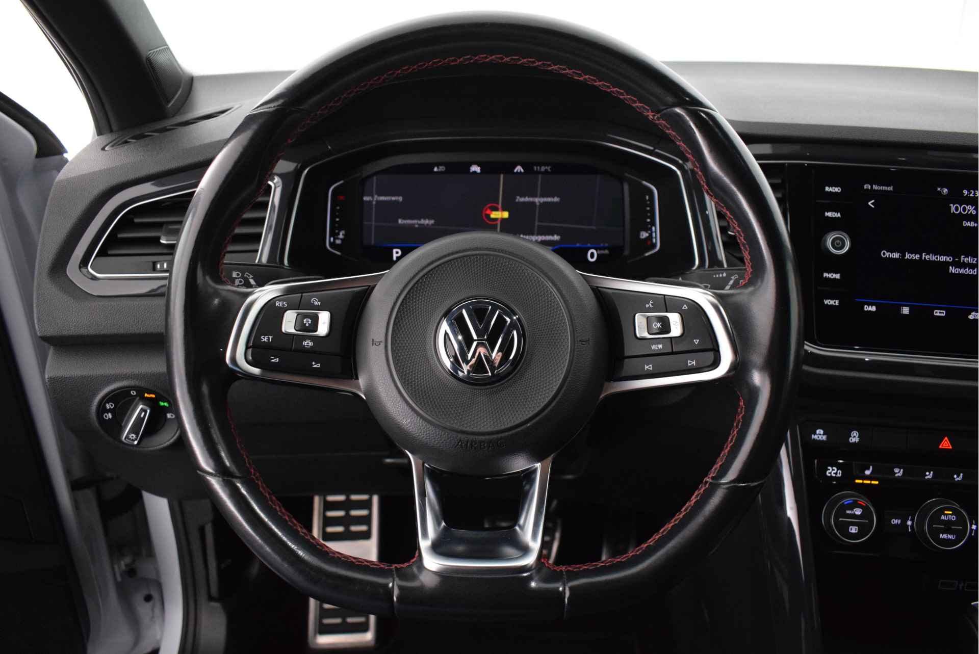 Volkswagen T-Roc 1.5 TSI 150pk DSG R-Line Sport Trekhaak Keyless Stoelverwarming Virtual Cockpit Navigatie - 18/49