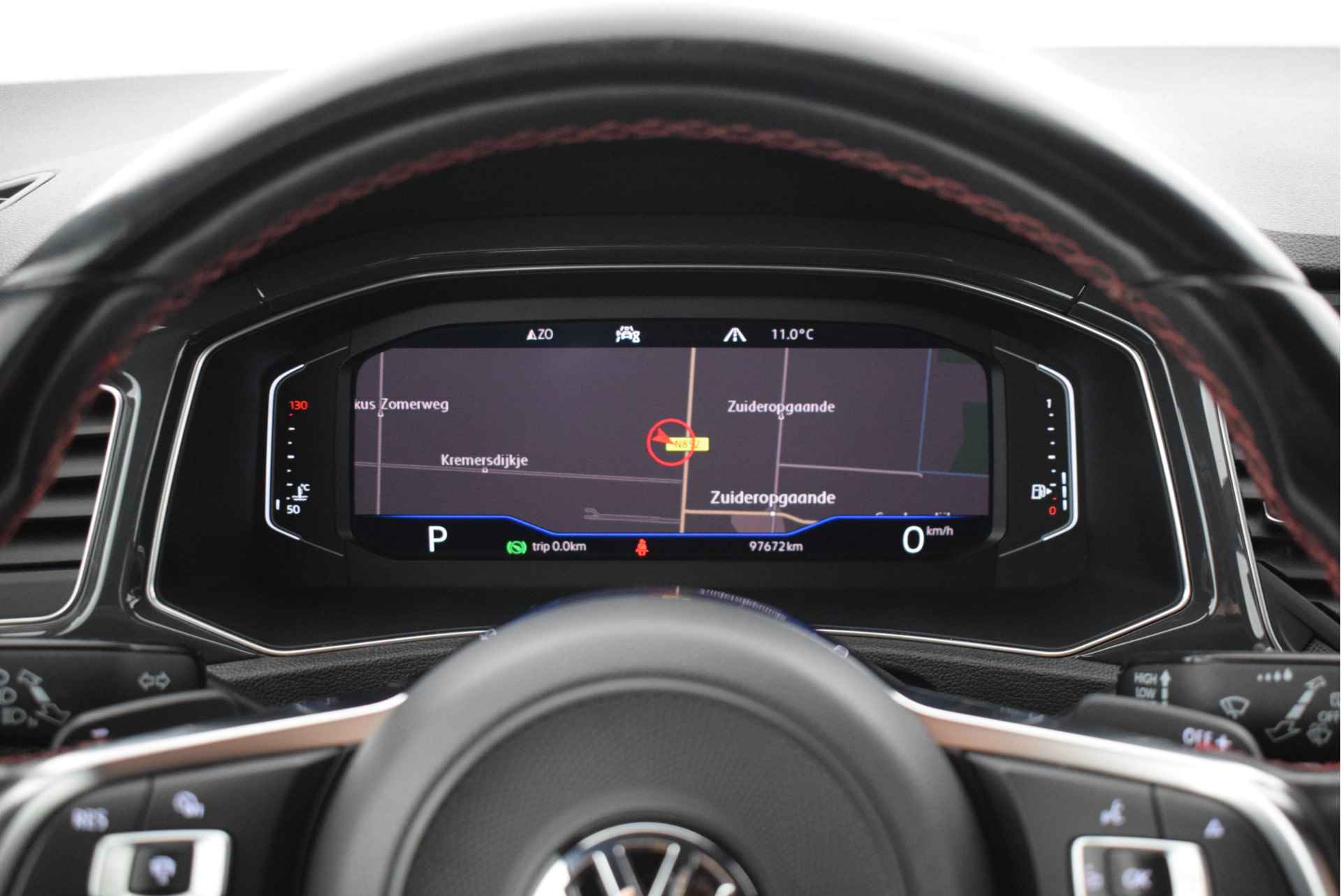 Volkswagen T-Roc 1.5 TSI 150pk DSG R-Line Sport Trekhaak Keyless Stoelverwarming Virtual Cockpit Navigatie - 41/49