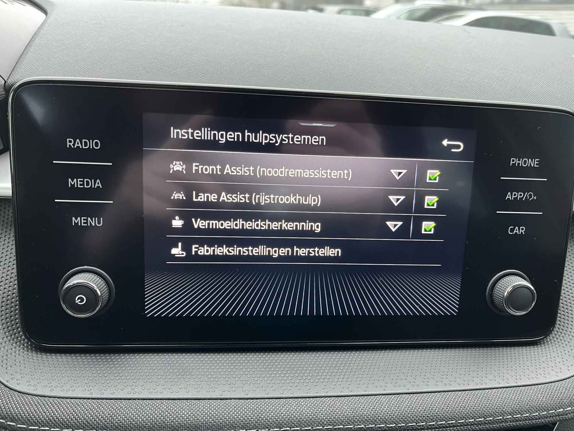 Škoda Fabia 1.0 TSI Ambition DSG Automaat Navigatie / Carplay / LED / LM Velgen / Parkeersensoren - 19/38