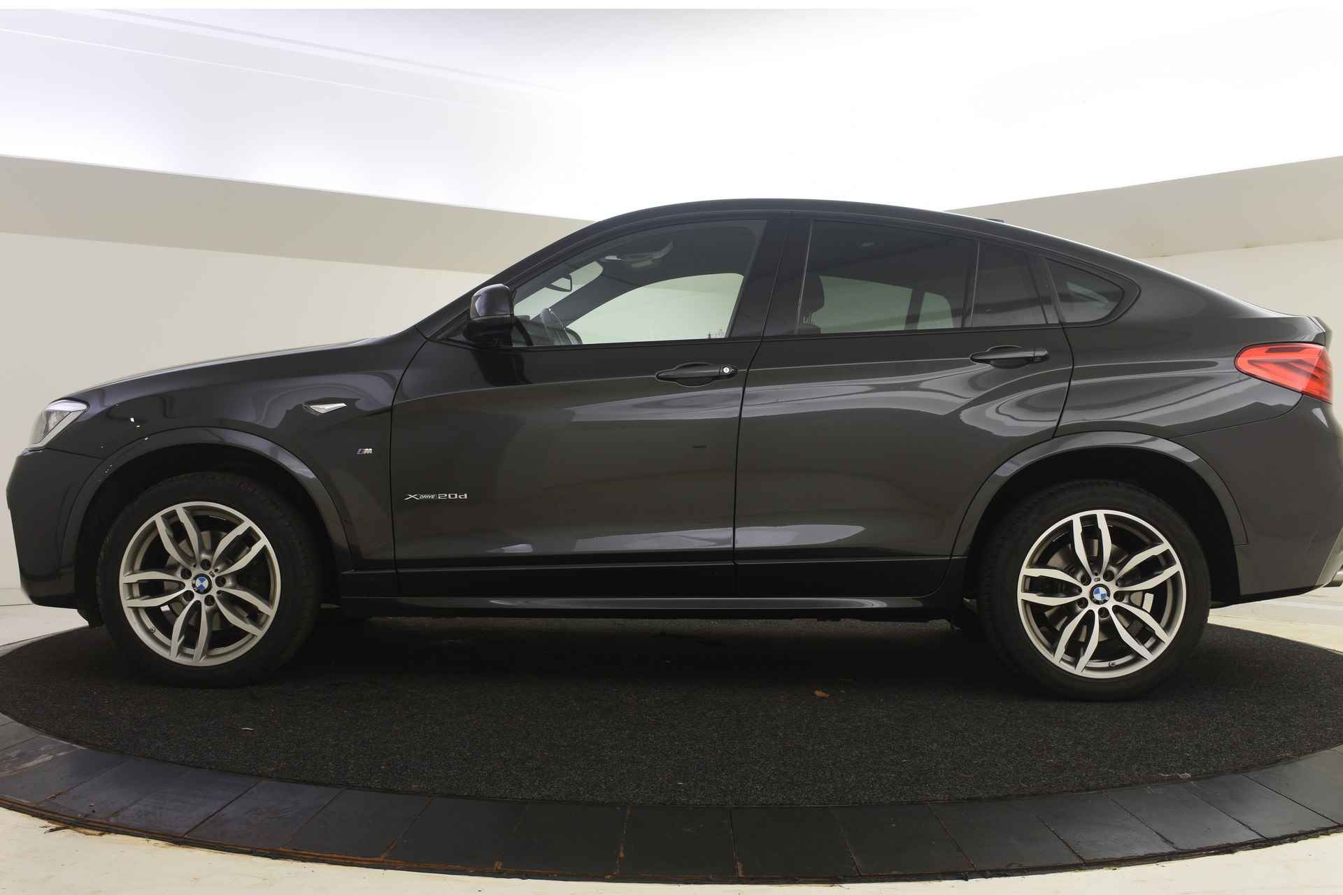 BMW X4 xDrive20d High Executive M Sport Automaat / Trekhaak / Sportstoelen / Stoelverwarming / Achteruitrijcamera / Xenon / Cruise Control / Navigatie Professional - 4/39