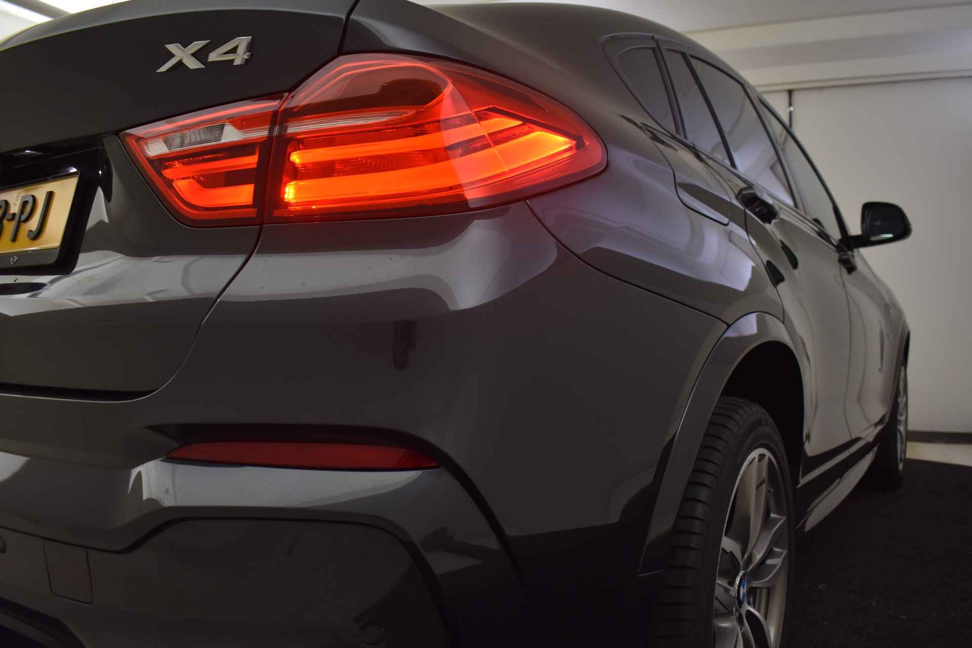 BMW X4 xDrive20d High Executive M Sport Automaat / Trekhaak / Sportstoelen / Stoelverwarming / Achteruitrijcamera / Xenon / Cruise Control / Navigatie Professional - 20/39