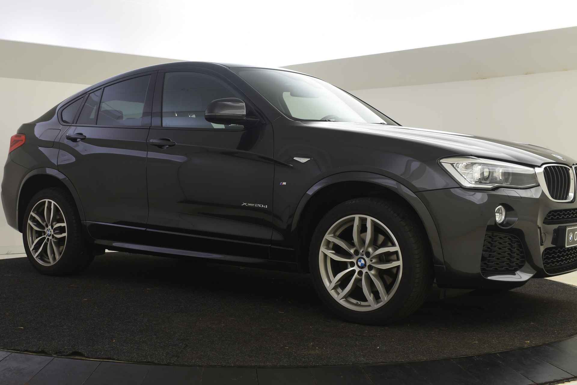 BMW X4 xDrive20d High Executive M Sport Automaat / Trekhaak / Sportstoelen / Stoelverwarming / Achteruitrijcamera / Xenon / Cruise Control / Navigatie Professional - 24/39