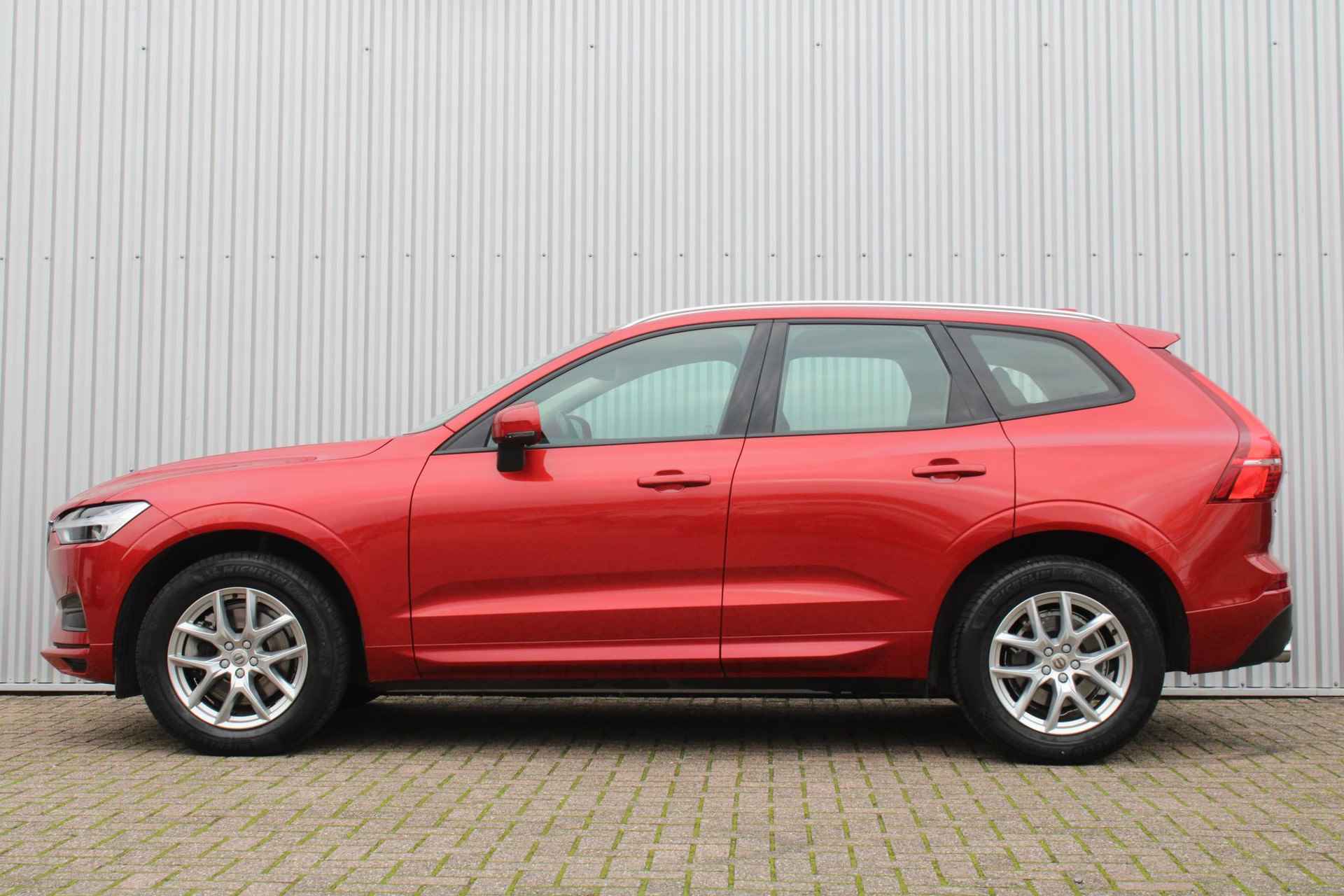 Volvo XC60 B4 AUT-8 Momentum, Full map Navigatie, Trekhaak, Parkeersensoren voor en achter, Parkeer Camera achter, Stoelverwarming, Stuurwielverwarming, - 4/36