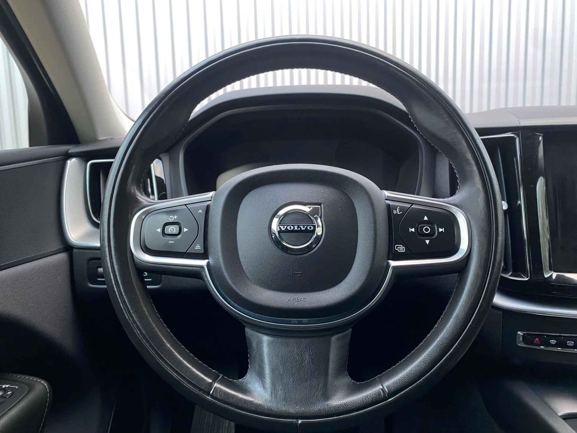 Volvo XC60 B4 AUT-8 Momentum, Full map Navigatie, Trekhaak, Parkeersensoren voor en achter, Parkeer Camera achter, Stoelverwarming, Stuurwielverwarming, - 11/36