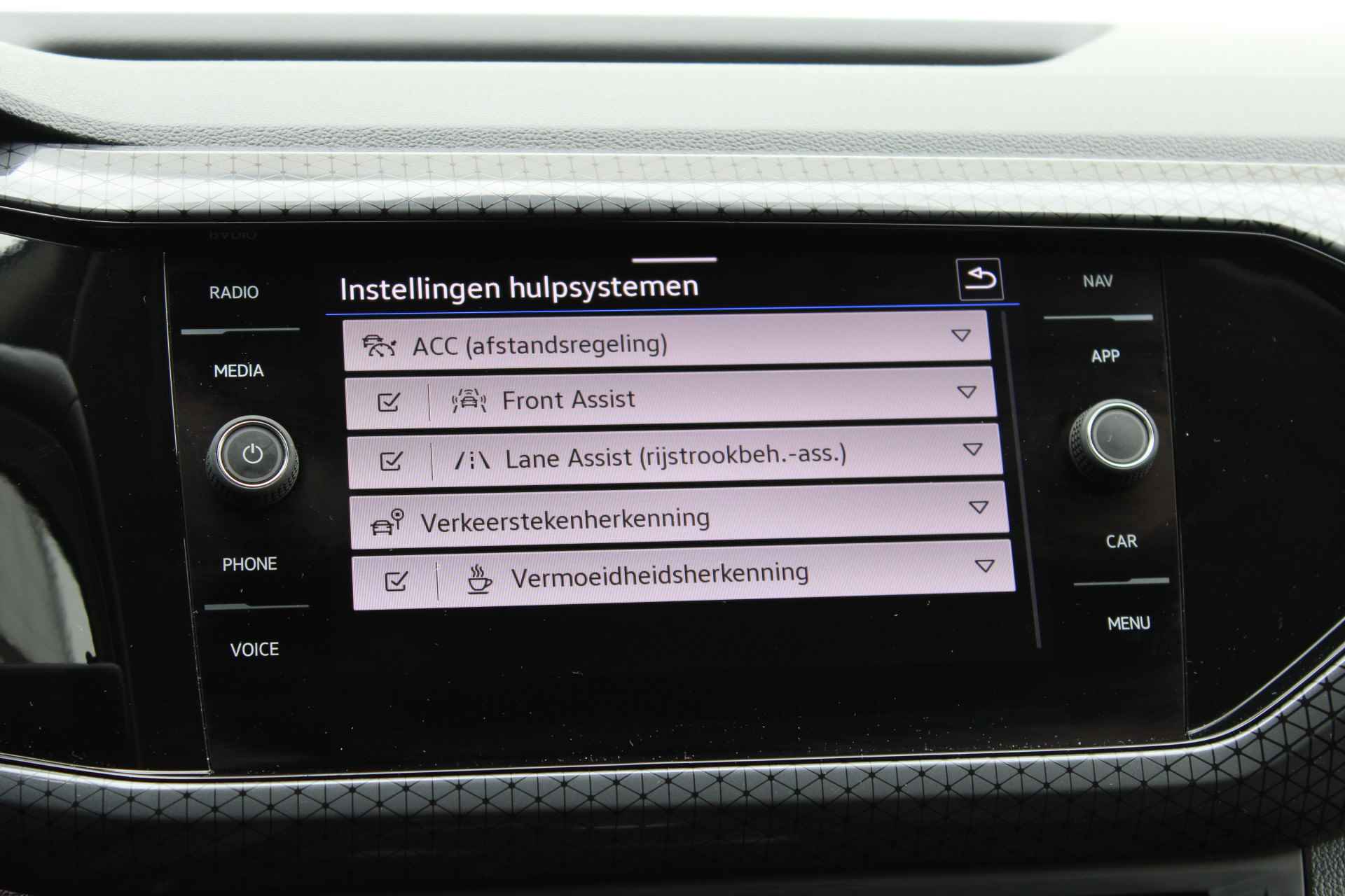 Volkswagen T-Cross Style 1.0 TSI 110 pk DSG | Navigatie | PDC v+a | 17"Lmv | Adaptive Cruise Control - 36/47