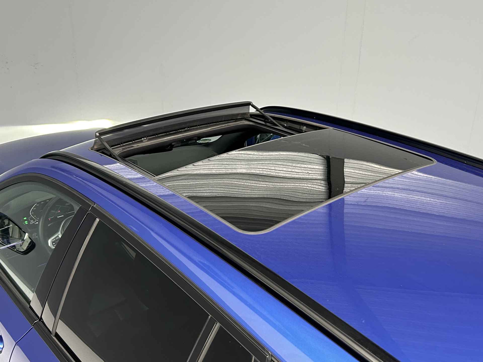 BMW 3 Serie Touring 318d M-Sport Portimao Blue|HUD|Pano|Leder|LED - 30/37