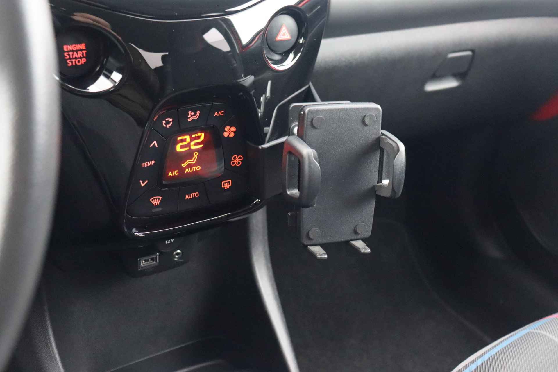 Peugeot 108 1.0 e-VTi Première * Climate Control * Keyless * - 26/47