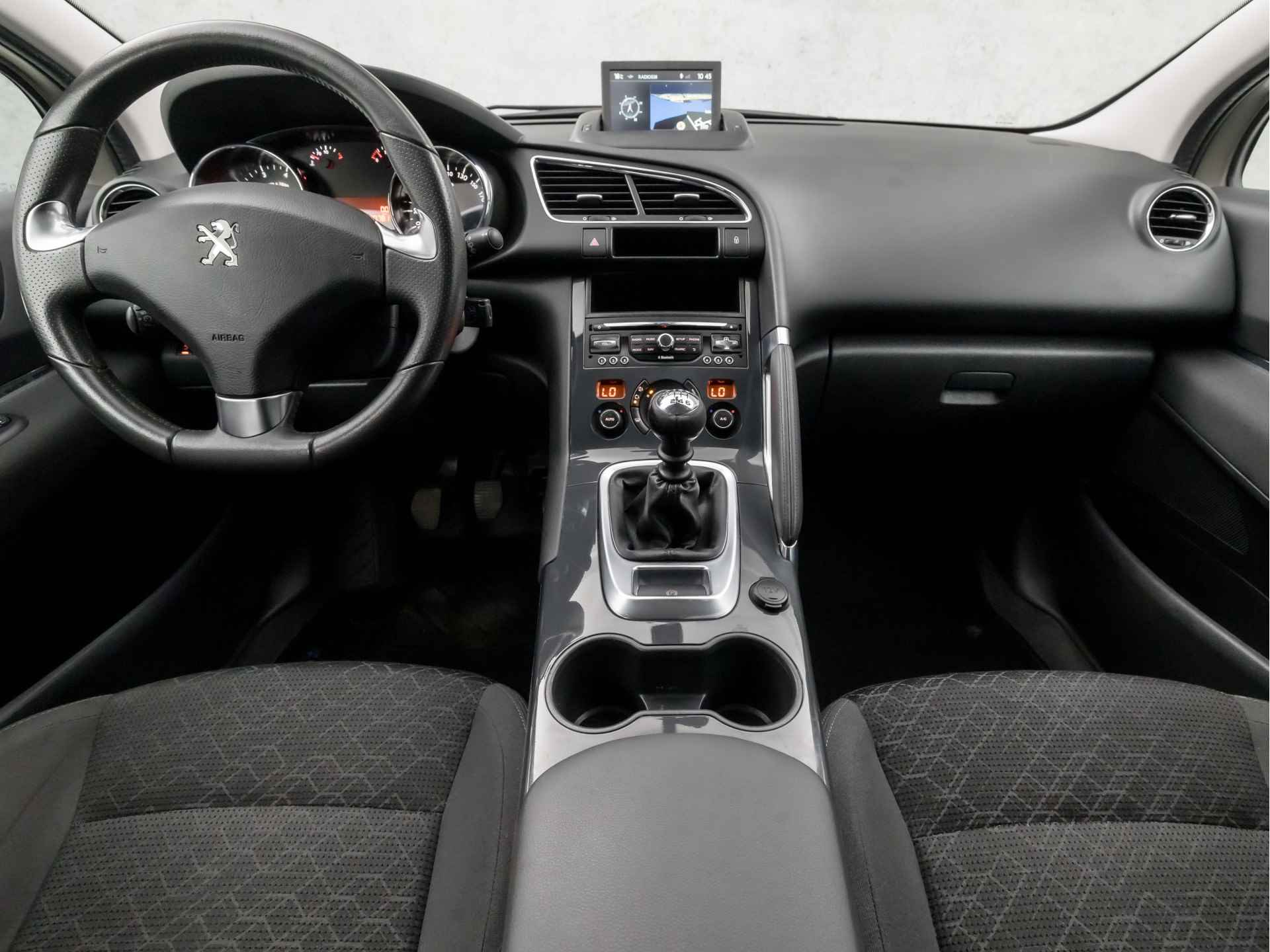 Peugeot 3008 1.2 PureTech Sport (NAVIGATIE, CLIMATE, CAMERA, GETINT GLAS, SPORTSTOELEN, TREKHAAK, CRUISE, PARKEERSENSOREN, NIEUWSTAAT) - 6/33