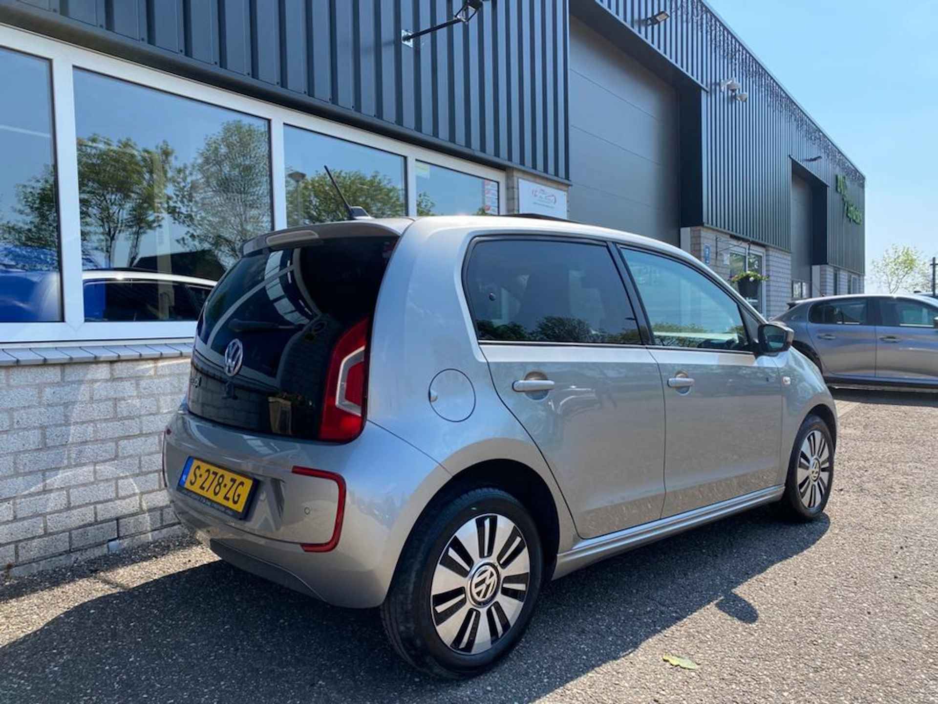 VOLKSWAGEN E-up E-UP! 82PK 5D / Panoramadak / Stoelverw. / 2.000,- subsidie - 6/39