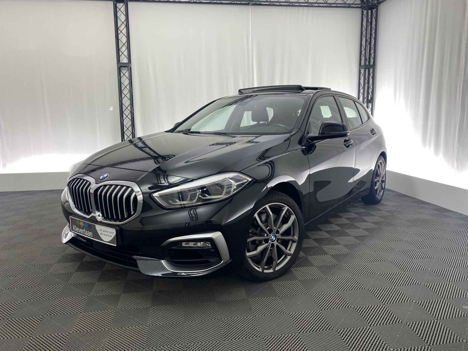 BMW 1-serie 120i High Executive Automaat | Apple Carplay | Navi | Pano-Dak | Head-up | Trekhaak | - 2/43