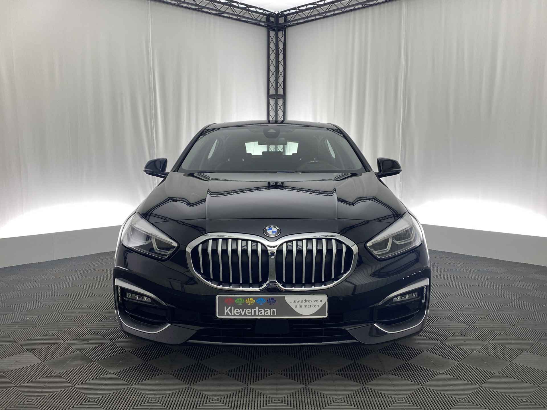 BMW 1-serie 120i High Executive Automaat | Apple Carplay | Navi | Pano-Dak | Head-up | Trekhaak | - 3/43