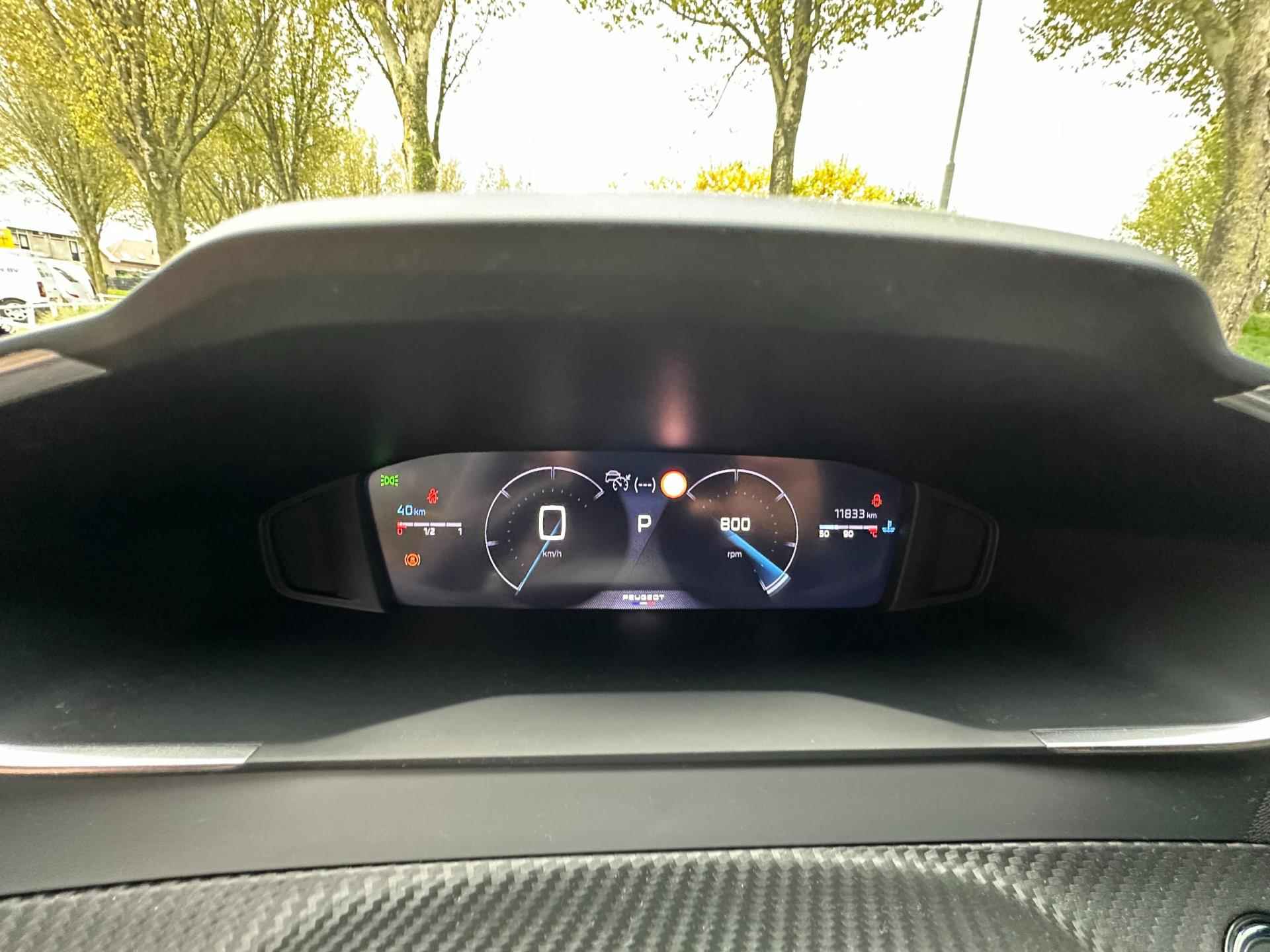 Peugeot 2008 1.2 PureTech 130 Allure stoelverw. 360 camera - carplay - 26/35