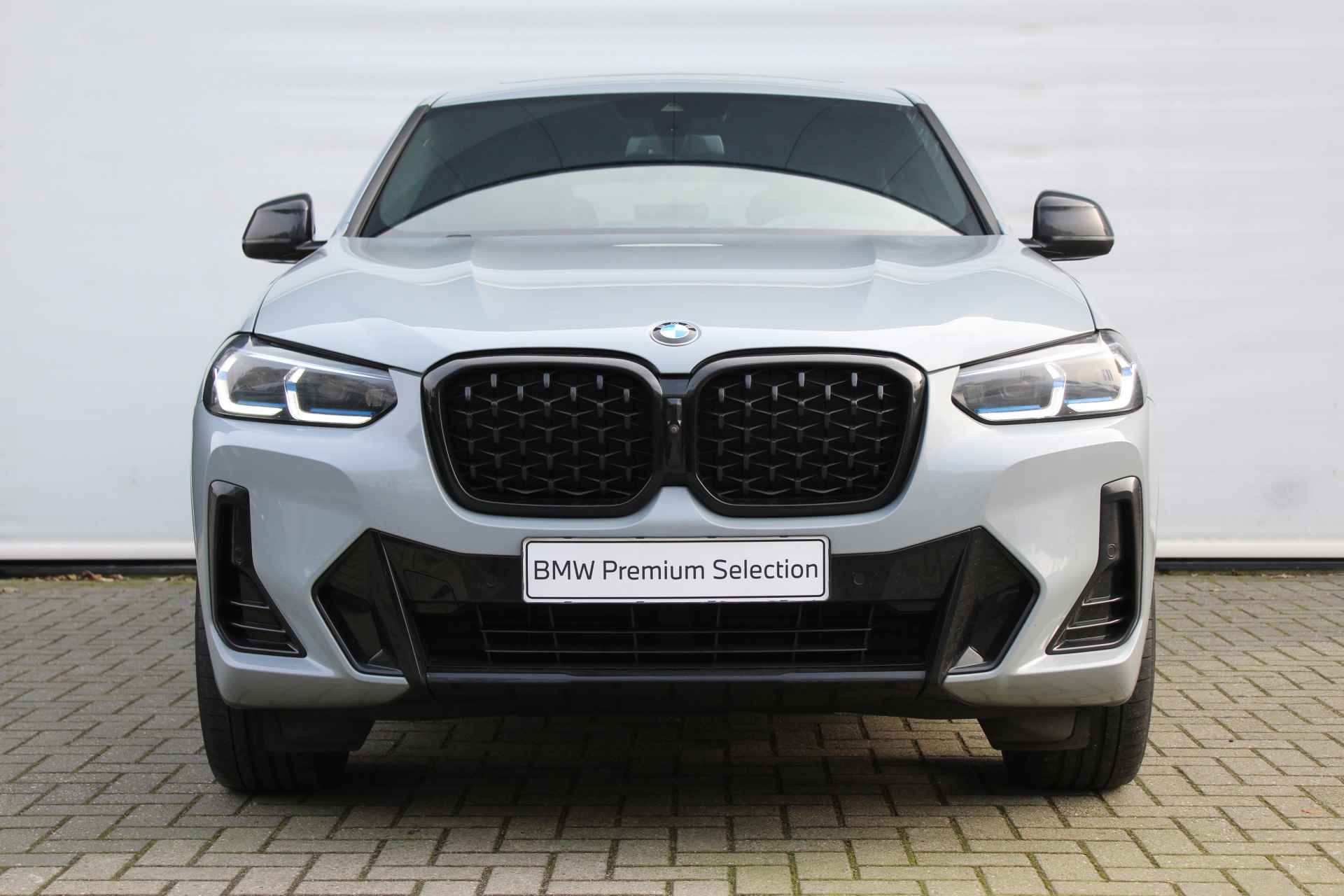 BMW X4 xDrive20i High Executive M Sport Automaat / Panoramadak / Sportstoelen / Stoelverwarming / Laserlight / Parking Assistant Plus / Live Cockpit Professional / Verwarmd stuurwiel - 8/30